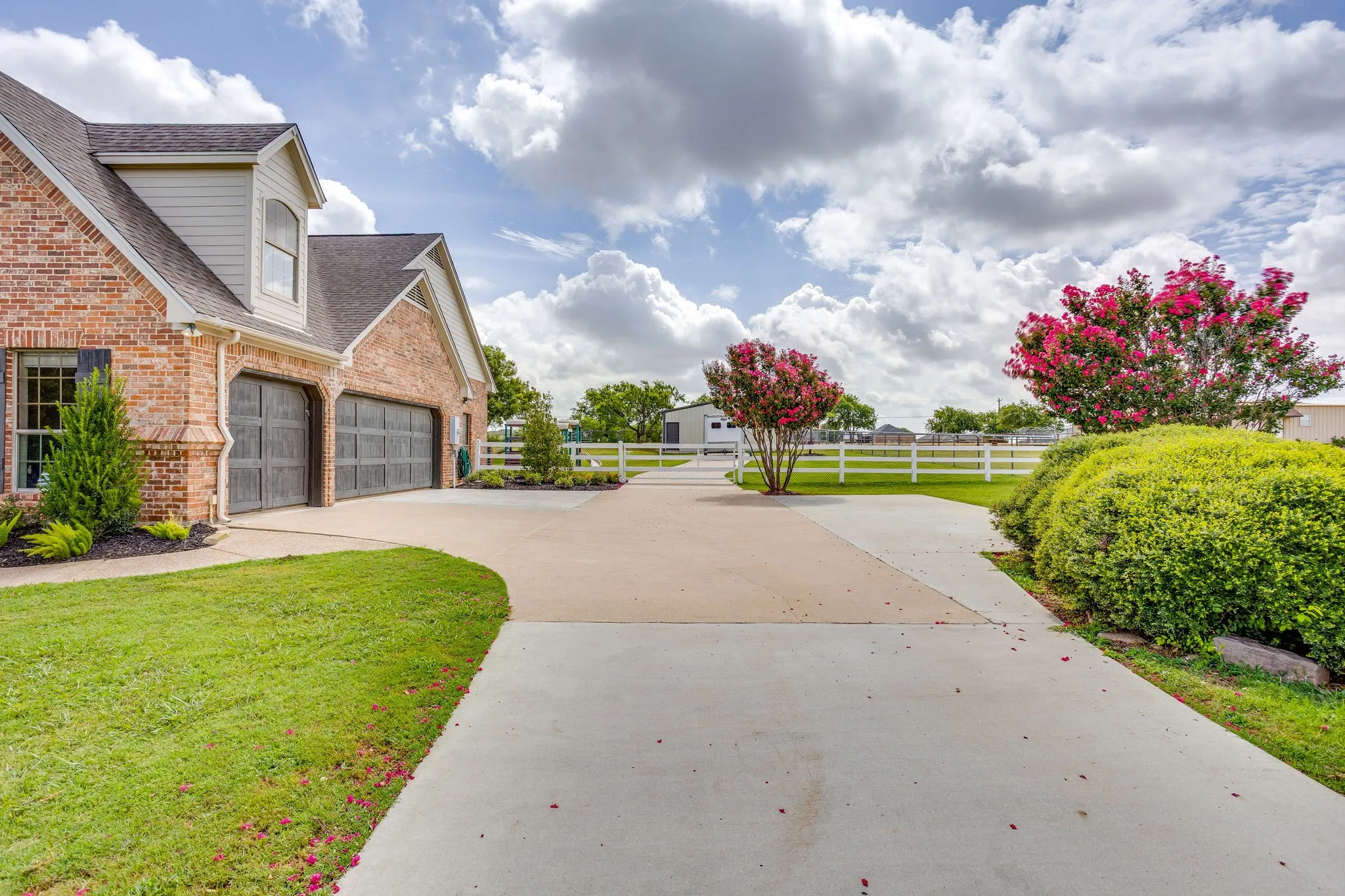 Single Family Residence For Sale in Tarrant County , 13516 Haslet Court, Haslet, Texas 76052, 4 Bedroom, 2 Bathroom, 5 Garage spaces, 2,704 Sqft, built in 1997, Price $950,000, mls#21346428, Real Estate Agent in Haslet, Homes For Sale in Tarrant county, Homes For Sale in Haslet, Realtor in Haslet Texas, Real Estate Brokerage Independent Realty Texas, Luminita Cordes Realtor