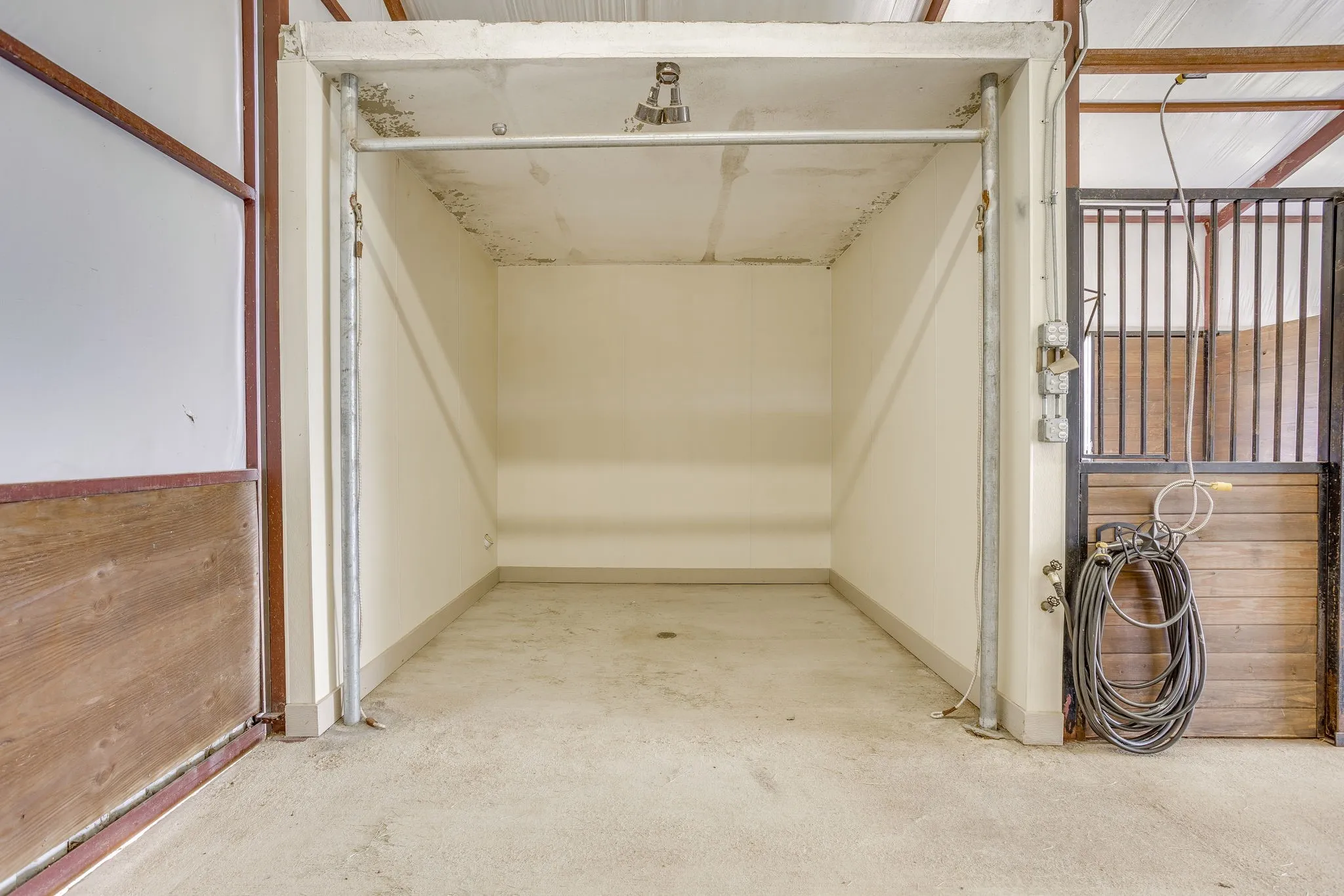 wash rack with crossties and hot/cold water