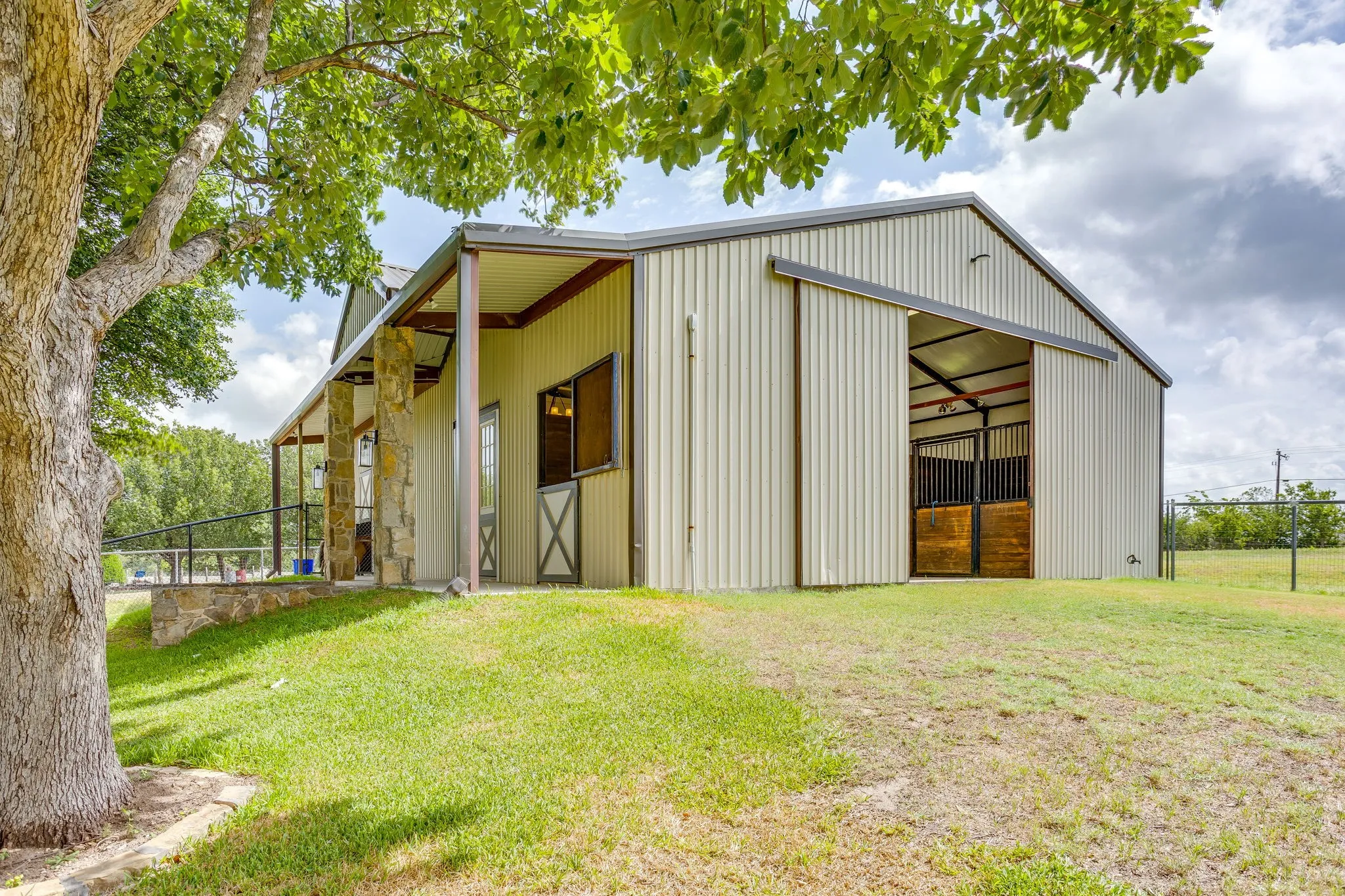 Single Family Residence For Sale in Tarrant County , 13516 Haslet Court, Haslet, Texas 76052, 4 Bedroom, 2 Bathroom, 5 Garage spaces, 2,704 Sqft, built in 1997, Price $950,000, mls#21346428, Real Estate Agent in Haslet, Homes For Sale in Tarrant county, Homes For Sale in Haslet, Realtor in Haslet Texas, Real Estate Brokerage Independent Realty Texas, Luminita Cordes Realtor