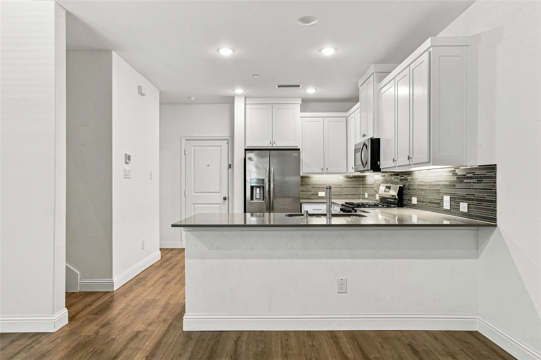 Townhouse For Rent in Denton County , 537 Parkside Drive, Argyle, Texas 76226, 3 Bedroom, 3 Bathroom, 2 Garage spaces, 1,702 Sqft, built in 2023, mls#21345199, Real Estate Agent in Argyle, Homes For Rent in Denton county, Homes For Rent in Argyle, Realtor in Argyle Texas, Real Estate Brokerage Independent Realty Texas, Luminita Cordes Realtor