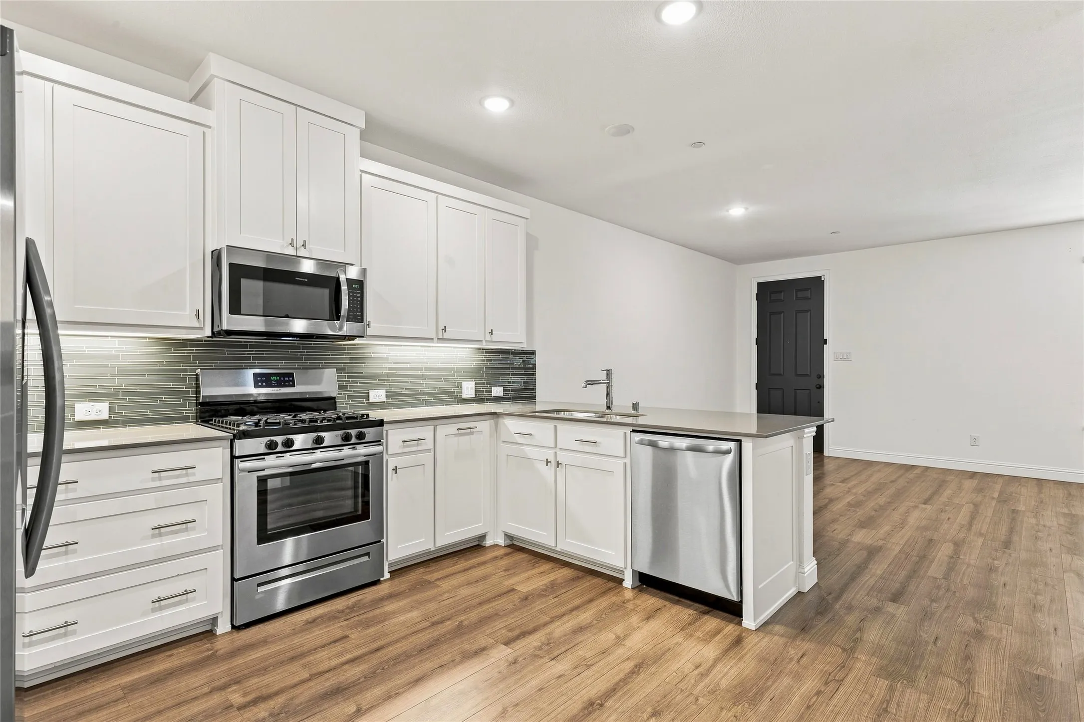 Townhouse For Rent in Denton County , 537 Parkside Drive, Argyle, Texas 76226, 3 Bedroom, 3 Bathroom, 2 Garage spaces, 1,702 Sqft, built in 2023, mls#21345199, Real Estate Agent in Argyle, Homes For Rent in Denton county, Homes For Rent in Argyle, Realtor in Argyle Texas, Real Estate Brokerage Independent Realty Texas, Luminita Cordes Realtor