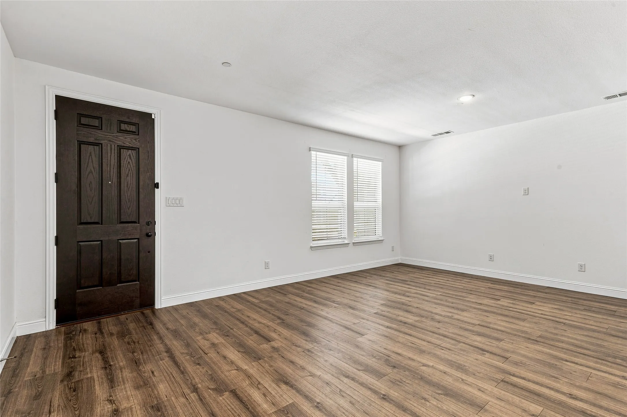 Townhouse For Rent in Denton County , 537 Parkside Drive, Argyle, Texas 76226, 3 Bedroom, 3 Bathroom, 2 Garage spaces, 1,702 Sqft, built in 2023, mls#21345199, Real Estate Agent in Argyle, Homes For Rent in Denton county, Homes For Rent in Argyle, Realtor in Argyle Texas, Real Estate Brokerage Independent Realty Texas, Luminita Cordes Realtor