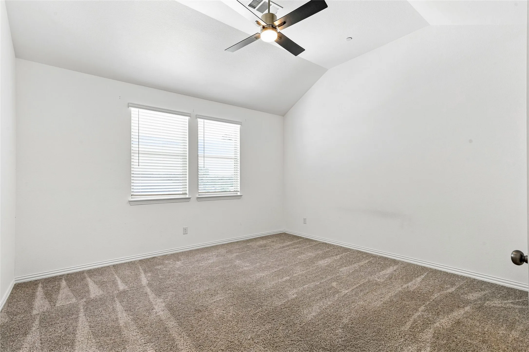 Townhouse For Rent in Denton County , 537 Parkside Drive, Argyle, Texas 76226, 3 Bedroom, 3 Bathroom, 2 Garage spaces, 1,702 Sqft, built in 2023, mls#21345199, Real Estate Agent in Argyle, Homes For Rent in Denton county, Homes For Rent in Argyle, Realtor in Argyle Texas, Real Estate Brokerage Independent Realty Texas, Luminita Cordes Realtor
