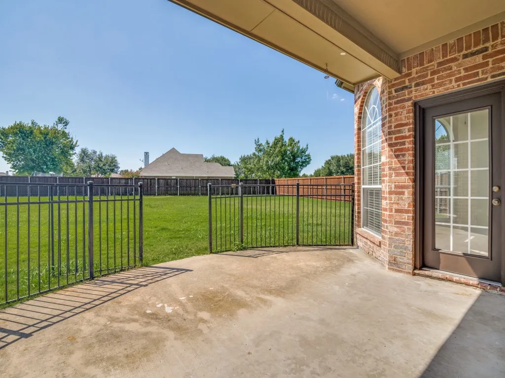 Single Family Residence For Sale in Kaufman County , 10074 Tipperary Trail, Forney, Texas 75126, 3 Bedroom, 3 Bathroom, 2 Garage spaces, 2,560 Sqft, built in 1999, mls#21346179, Real Estate Agent in Forney, Homes For Sale in Kaufman county, Homes For Sale in Forney, Realtor in Forney Texas, Real Estate Brokerage Independent Realty Texas, Luminita Cordes Realtor