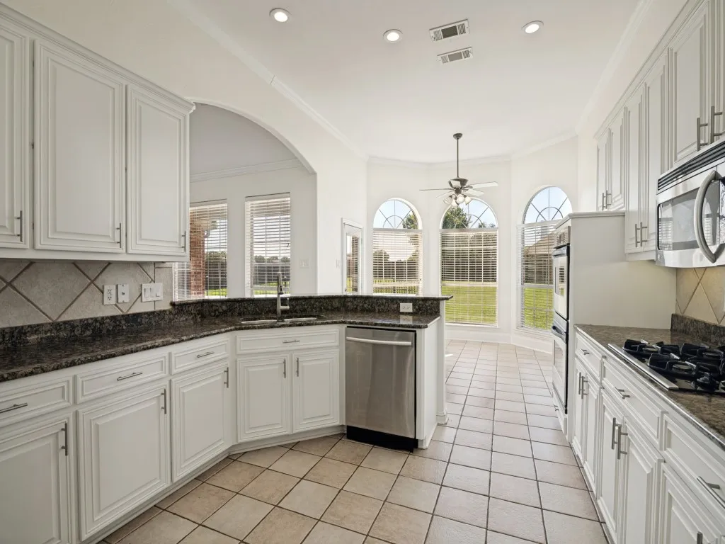 Single Family Residence For Sale in Kaufman County , 10074 Tipperary Trail, Forney, Texas 75126, 3 Bedroom, 3 Bathroom, 2 Garage spaces, 2,560 Sqft, built in 1999, mls#21346179, Real Estate Agent in Forney, Homes For Sale in Kaufman county, Homes For Sale in Forney, Realtor in Forney Texas, Real Estate Brokerage Independent Realty Texas, Luminita Cordes Realtor