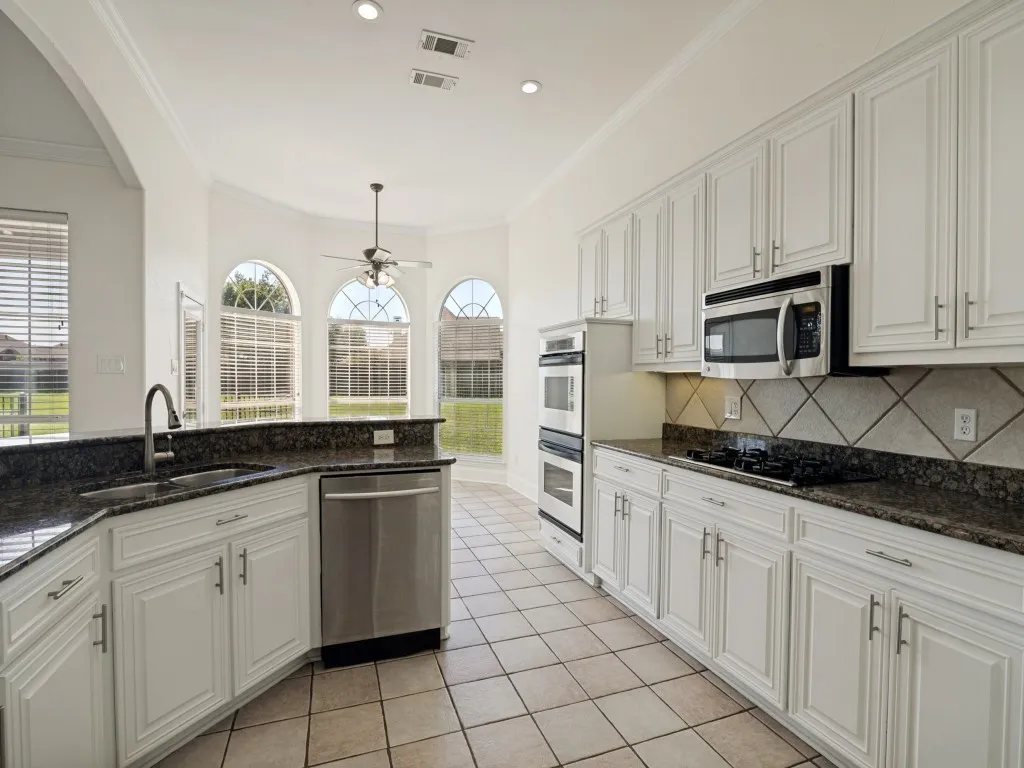 Single Family Residence For Sale in Kaufman County , 10074 Tipperary Trail, Forney, Texas 75126, 3 Bedroom, 3 Bathroom, 2 Garage spaces, 2,560 Sqft, built in 1999, mls#21346179, Real Estate Agent in Forney, Homes For Sale in Kaufman county, Homes For Sale in Forney, Realtor in Forney Texas, Real Estate Brokerage Independent Realty Texas, Luminita Cordes Realtor