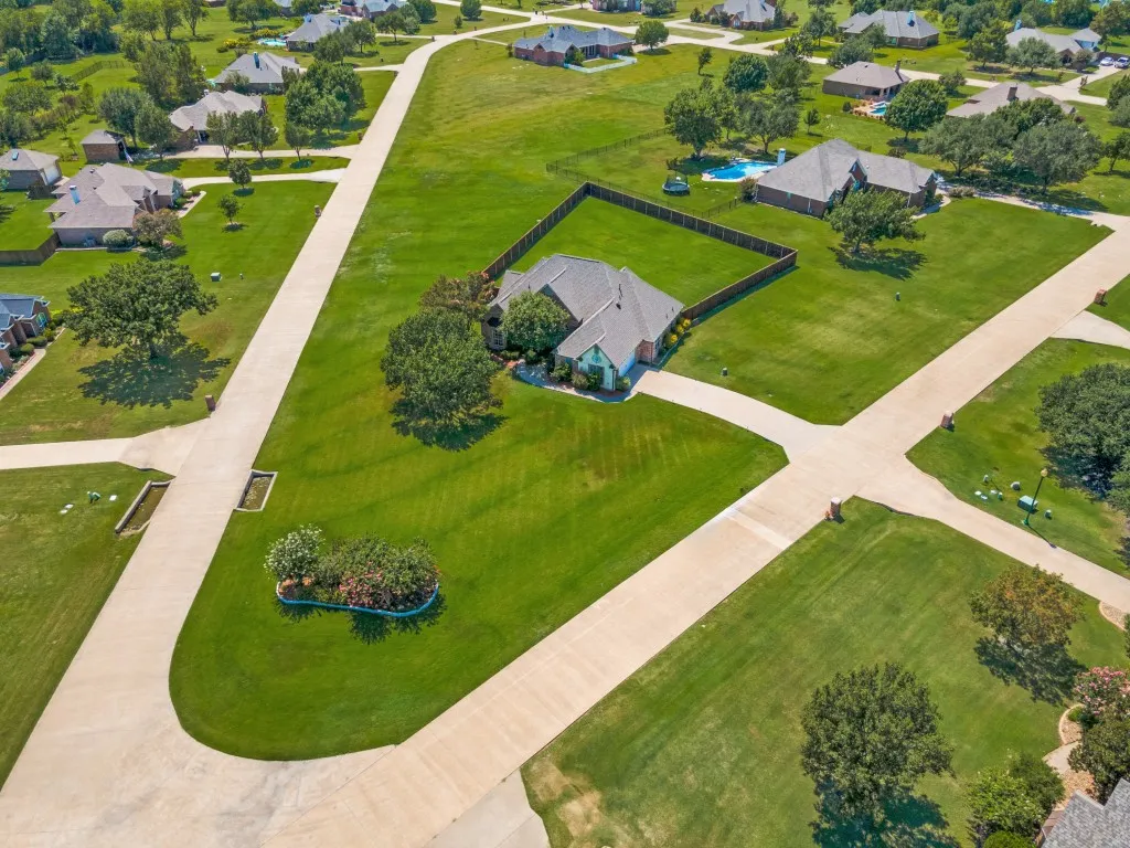 Single Family Residence For Sale in Kaufman County , 10074 Tipperary Trail, Forney, Texas 75126, 3 Bedroom, 3 Bathroom, 2 Garage spaces, 2,560 Sqft, built in 1999, mls#21346179, Real Estate Agent in Forney, Homes For Sale in Kaufman county, Homes For Sale in Forney, Realtor in Forney Texas, Real Estate Brokerage Independent Realty Texas, Luminita Cordes Realtor