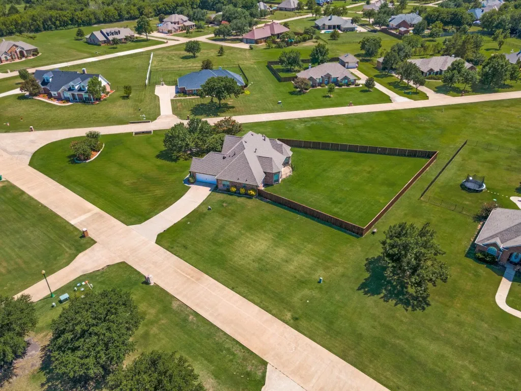 Single Family Residence For Sale in Kaufman County , 10074 Tipperary Trail, Forney, Texas 75126, 3 Bedroom, 3 Bathroom, 2 Garage spaces, 2,560 Sqft, built in 1999, mls#21346179, Real Estate Agent in Forney, Homes For Sale in Kaufman county, Homes For Sale in Forney, Realtor in Forney Texas, Real Estate Brokerage Independent Realty Texas, Luminita Cordes Realtor
