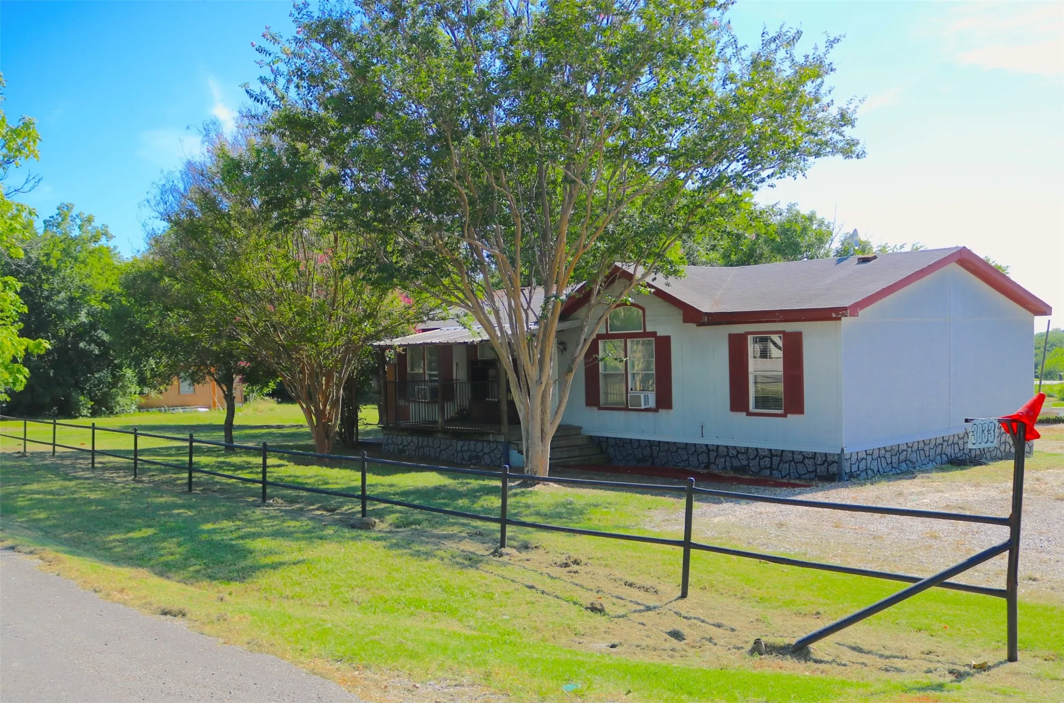 Mobile Home For Rent in Collin County , 3033 County Road 743, Princeton, Texas 75407, 3 Bedroom, 2 Bathroom, Garage spaces, 1,344 Sqft, built in 1996, mls#21345334, Real Estate Agent in Princeton, Homes For Rent in Collin county, Homes For Rent in Princeton, Realtor in Princeton Texas, Real Estate Brokerage Independent Realty Texas, Luminita Cordes Realtor