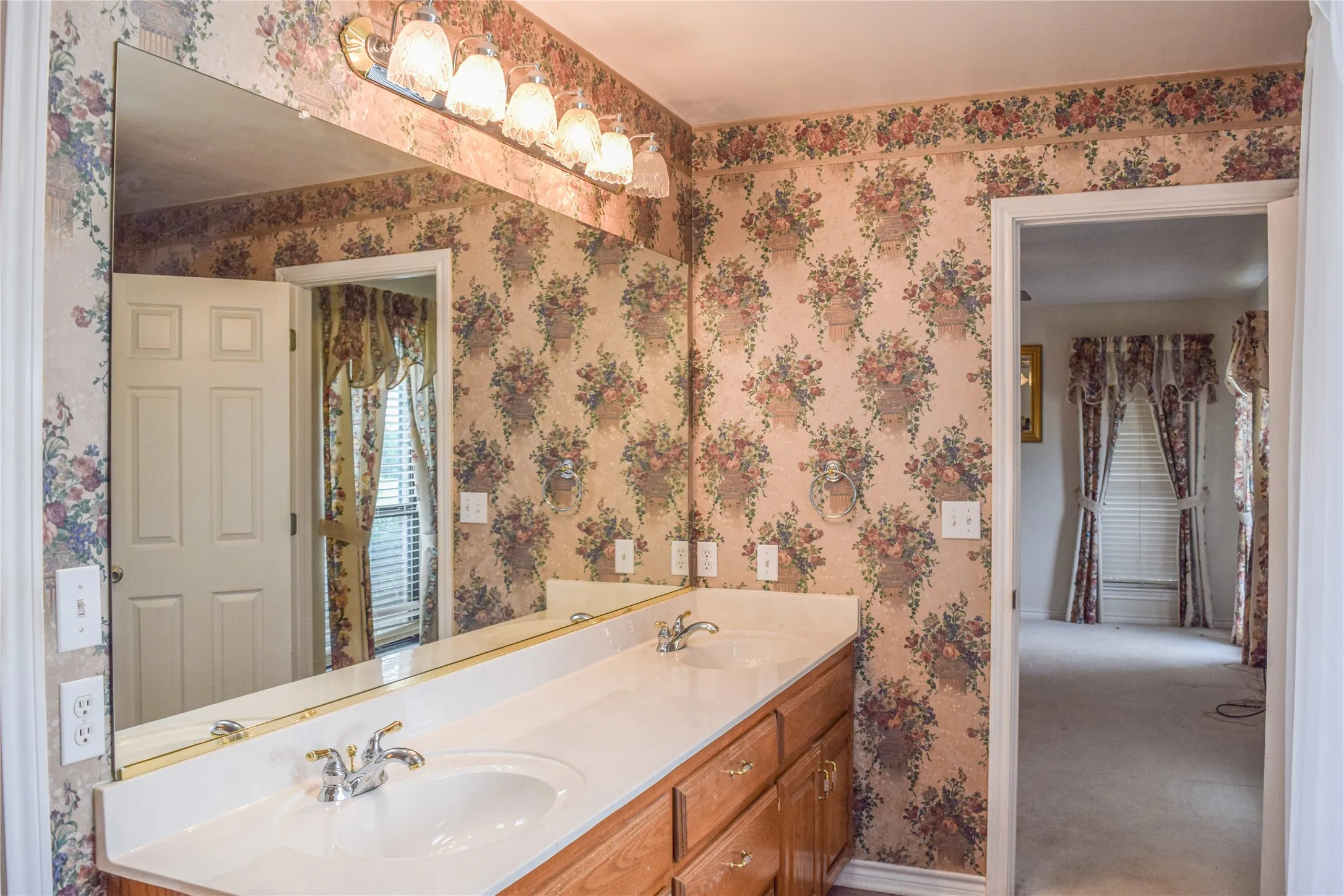 Single Family Residence For Sale in Titus County , 1712 CR 4240, Mt Pleasant, Texas 75455, 3 Bedrooms, 2 Bathrooms, 2 Garage spaces, 2,241 Sqft, built in 1999, Price $399,000, mls#21346465, Real Estate Agent in Mt Pleasant, Homes For Sale in Titus county, Homes For Sale in Mt Pleasant, Realtor in Mt Pleasant Texas, Real Estate Brokerage Independent Realty Texas, Luminita Cordes Realtor