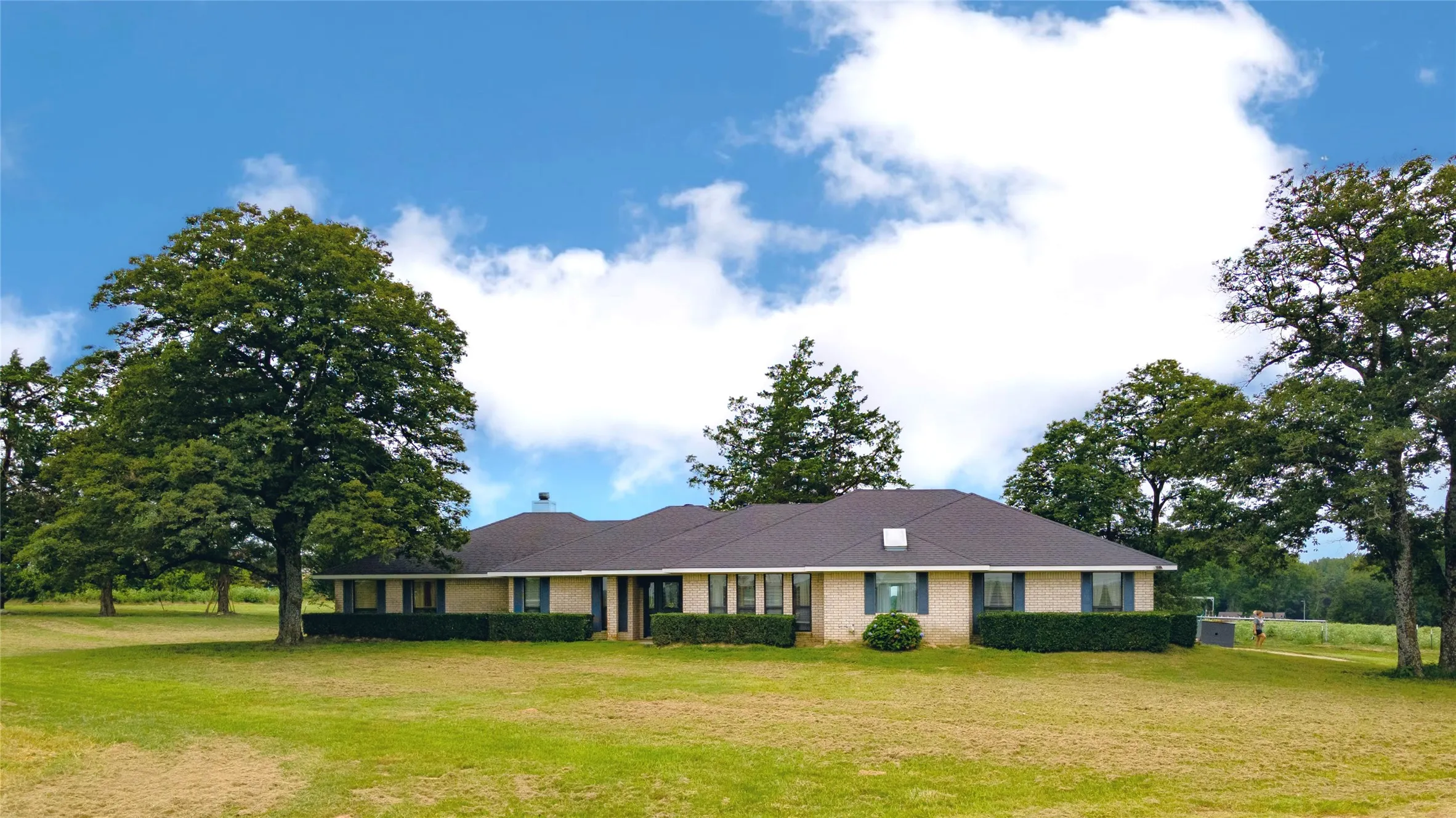 Single Family Residence For Sale in Titus County , 1712 CR 4240, Mt Pleasant, Texas 75455, 3 Bedrooms, 2 Bathrooms, 2 Garage spaces, 2,241 Sqft, built in 1999, Price $399,000, mls#21346465, Real Estate Agent in Mt Pleasant, Homes For Sale in Titus county, Homes For Sale in Mt Pleasant, Realtor in Mt Pleasant Texas, Real Estate Brokerage Independent Realty Texas, Luminita Cordes Realtor