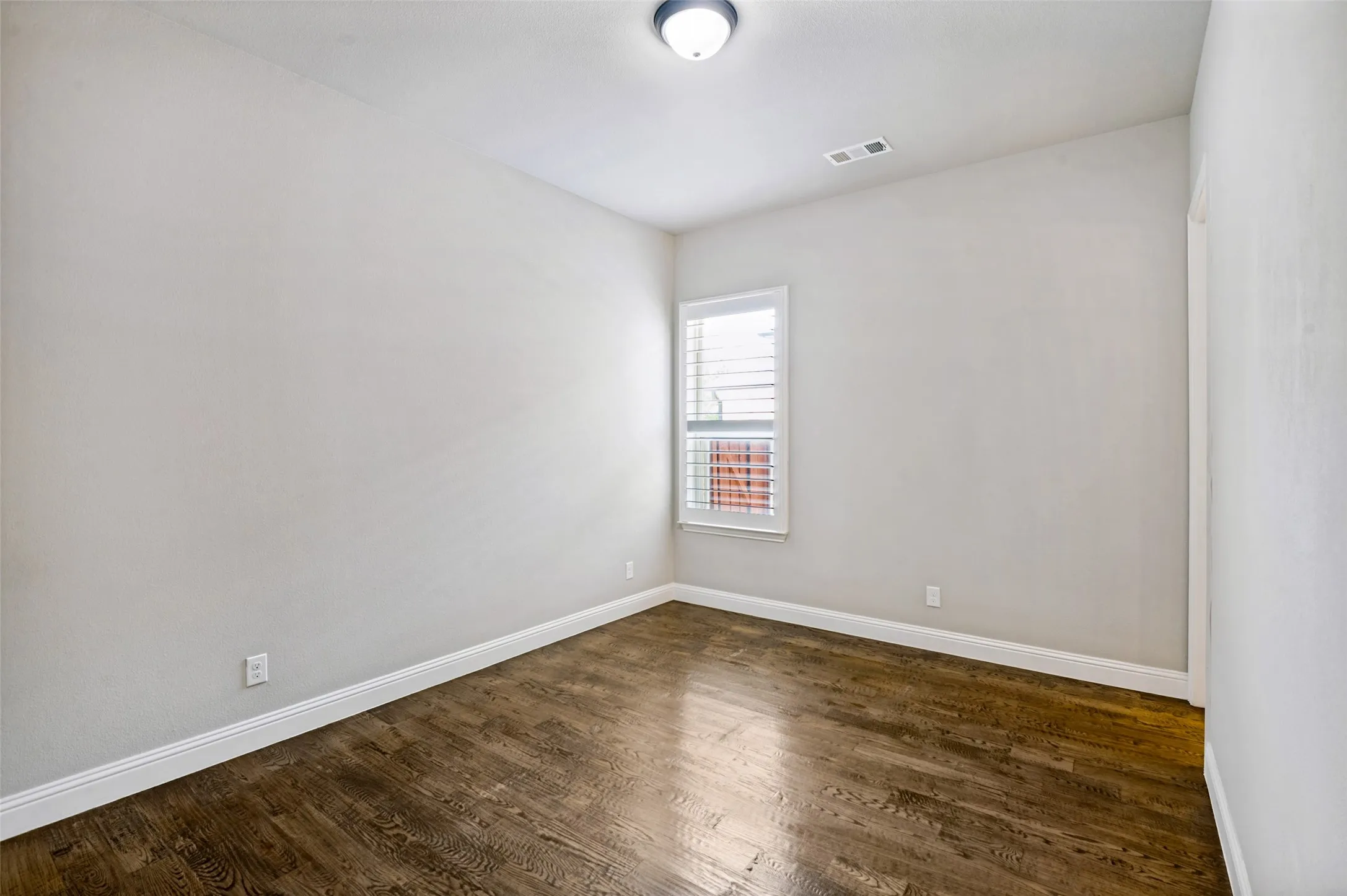 first floor guest bedroom
with ensuite