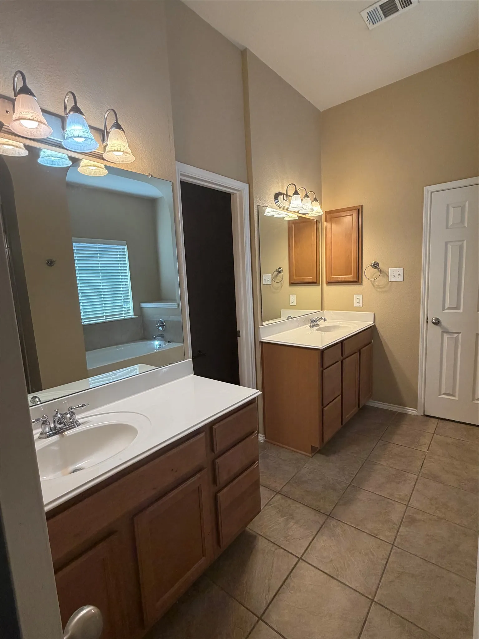 Single Family Residence For Rent in Collin County , 11490 La Grange Drive, Frisco, Texas 75035, 4 Bedroom, 3 Bathroom, 2 Garage spaces, 2,738 Sqft, built in 2007, mls#21346474, Real Estate Agent in Frisco, Homes For Rent in Collin county, Homes For Rent in Frisco, Realtor in Frisco Texas, Real Estate Brokerage Independent Realty Texas, Luminita Cordes Realtor