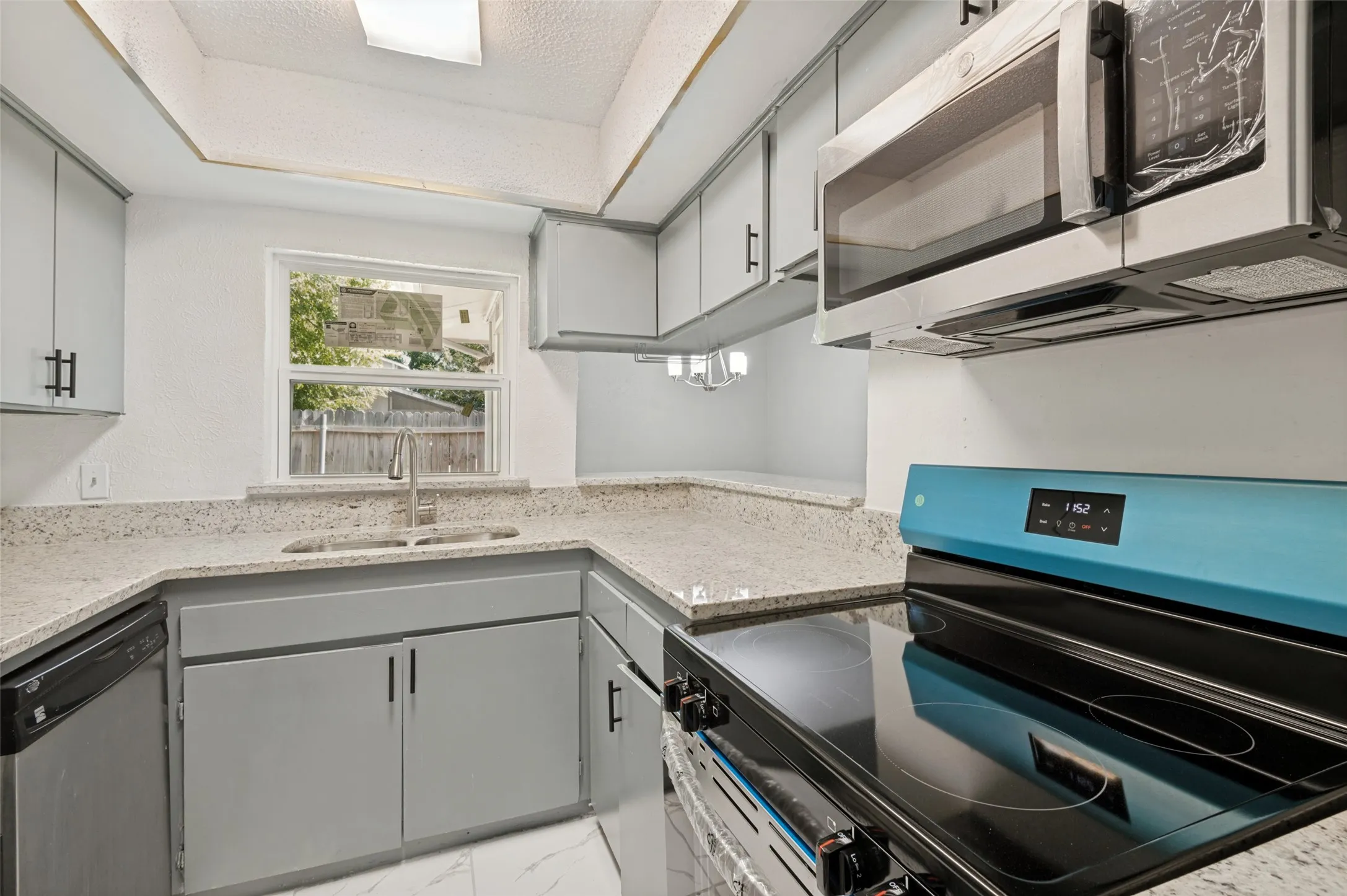 Townhouse For Sale in Dallas County , 2640 Santiago Circle, Grand Prairie, Texas 75052, 3 Bedroom, 2 Bathroom, Garage spaces, 1,210 Sqft, built in 1973, mls#21341692, Real Estate Agent in Grand Prairie, Homes For Sale in Dallas county, Homes For Sale in Grand Prairie, Realtor in Grand Prairie Texas, Real Estate Brokerage Independent Realty Texas, Luminita Cordes Realtor