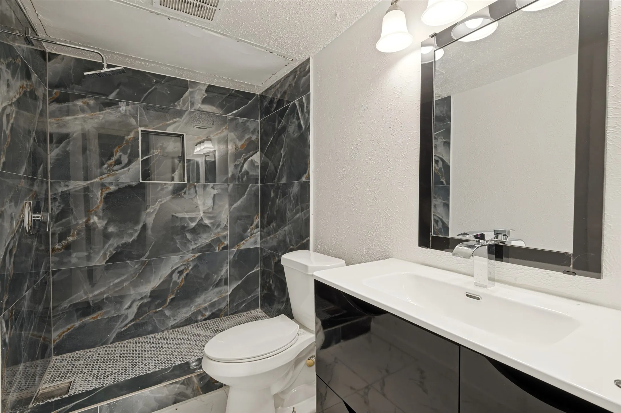 Townhouse For Sale in Dallas County , 2640 Santiago Circle, Grand Prairie, Texas 75052, 3 Bedroom, 2 Bathroom, Garage spaces, 1,210 Sqft, built in 1973, mls#21341692, Real Estate Agent in Grand Prairie, Homes For Sale in Dallas county, Homes For Sale in Grand Prairie, Realtor in Grand Prairie Texas, Real Estate Brokerage Independent Realty Texas, Luminita Cordes Realtor