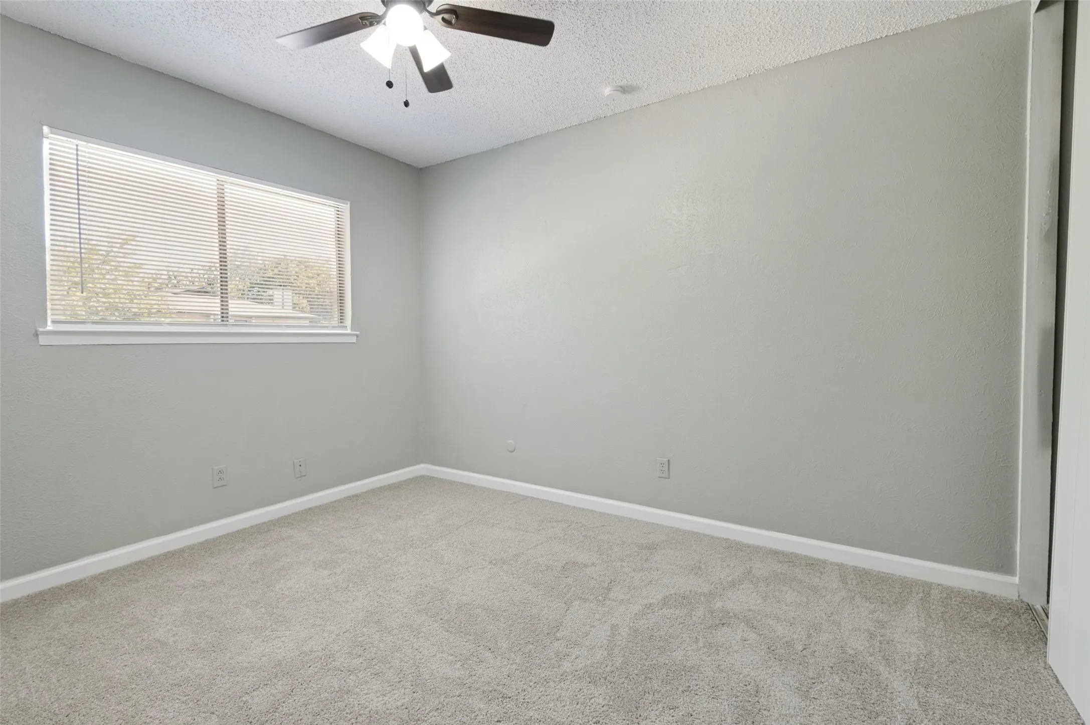Townhouse For Sale in Dallas County , 2640 Santiago Circle, Grand Prairie, Texas 75052, 3 Bedroom, 2 Bathroom, Garage spaces, 1,210 Sqft, built in 1973, mls#21341692, Real Estate Agent in Grand Prairie, Homes For Sale in Dallas county, Homes For Sale in Grand Prairie, Realtor in Grand Prairie Texas, Real Estate Brokerage Independent Realty Texas, Luminita Cordes Realtor