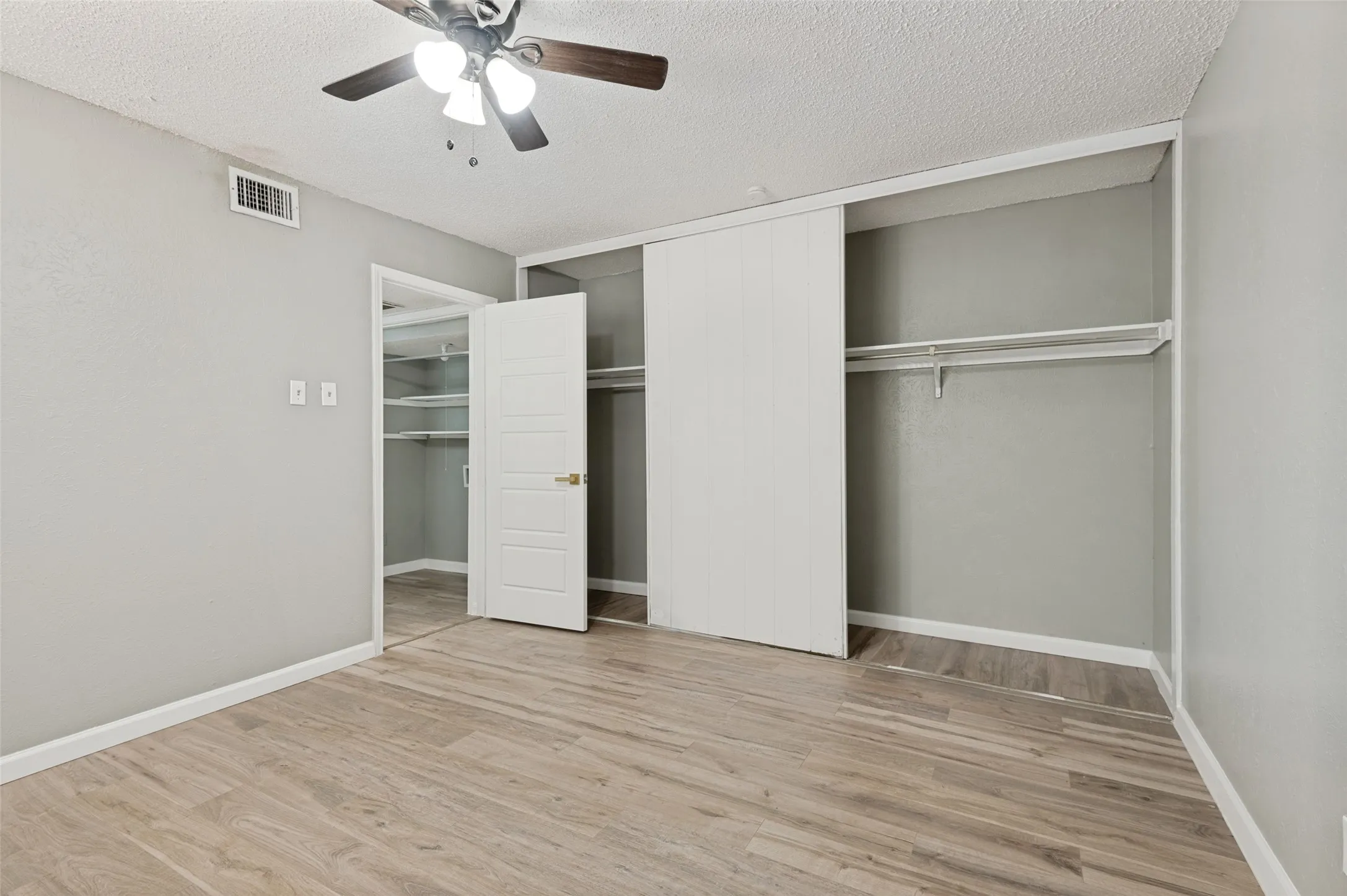 Townhouse For Sale in Dallas County , 2640 Santiago Circle, Grand Prairie, Texas 75052, 3 Bedroom, 2 Bathroom, Garage spaces, 1,210 Sqft, built in 1973, mls#21341692, Real Estate Agent in Grand Prairie, Homes For Sale in Dallas county, Homes For Sale in Grand Prairie, Realtor in Grand Prairie Texas, Real Estate Brokerage Independent Realty Texas, Luminita Cordes Realtor
