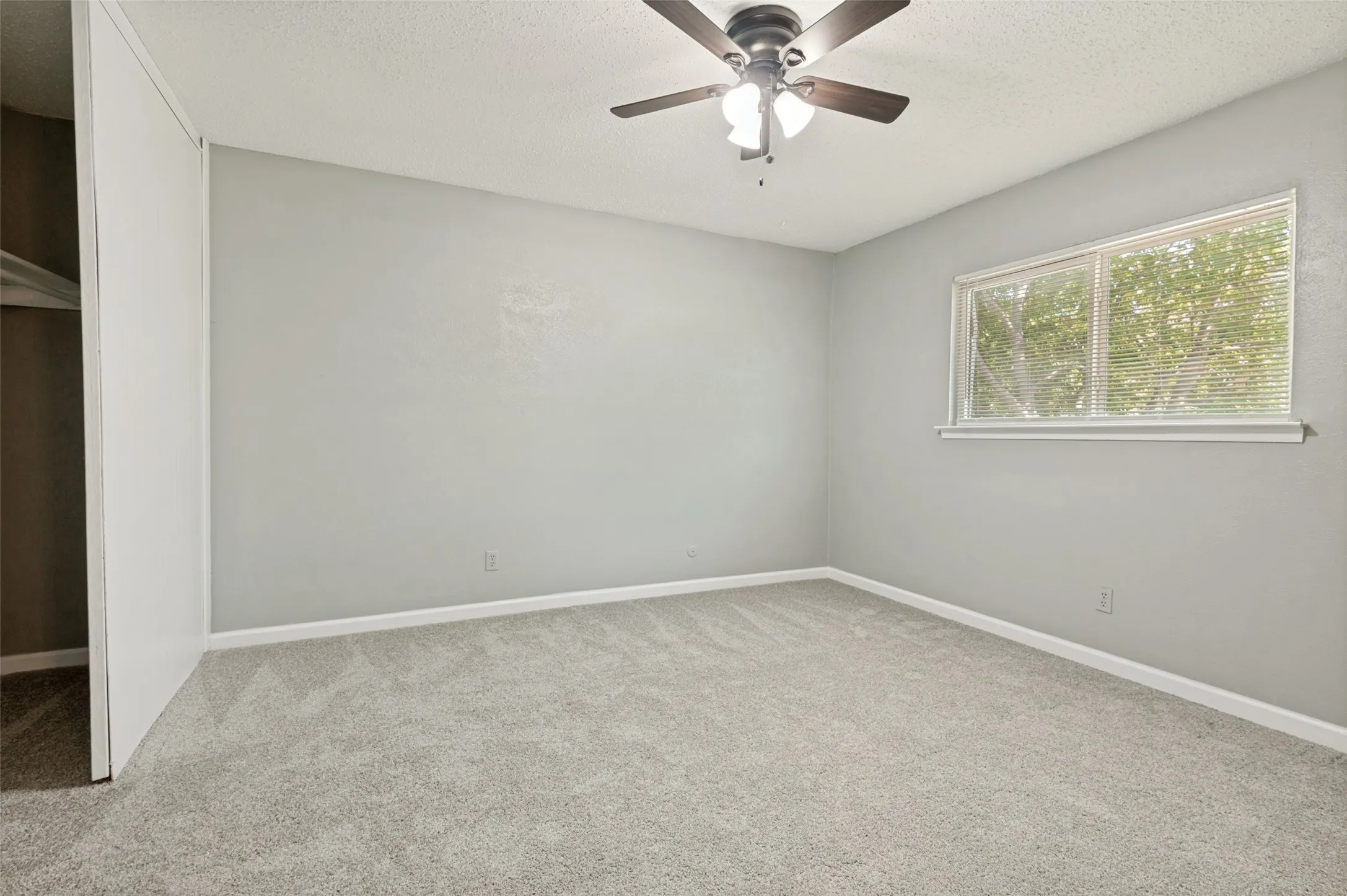 Townhouse For Sale in Dallas County , 2640 Santiago Circle, Grand Prairie, Texas 75052, 3 Bedroom, 2 Bathroom, Garage spaces, 1,210 Sqft, built in 1973, mls#21341692, Real Estate Agent in Grand Prairie, Homes For Sale in Dallas county, Homes For Sale in Grand Prairie, Realtor in Grand Prairie Texas, Real Estate Brokerage Independent Realty Texas, Luminita Cordes Realtor
