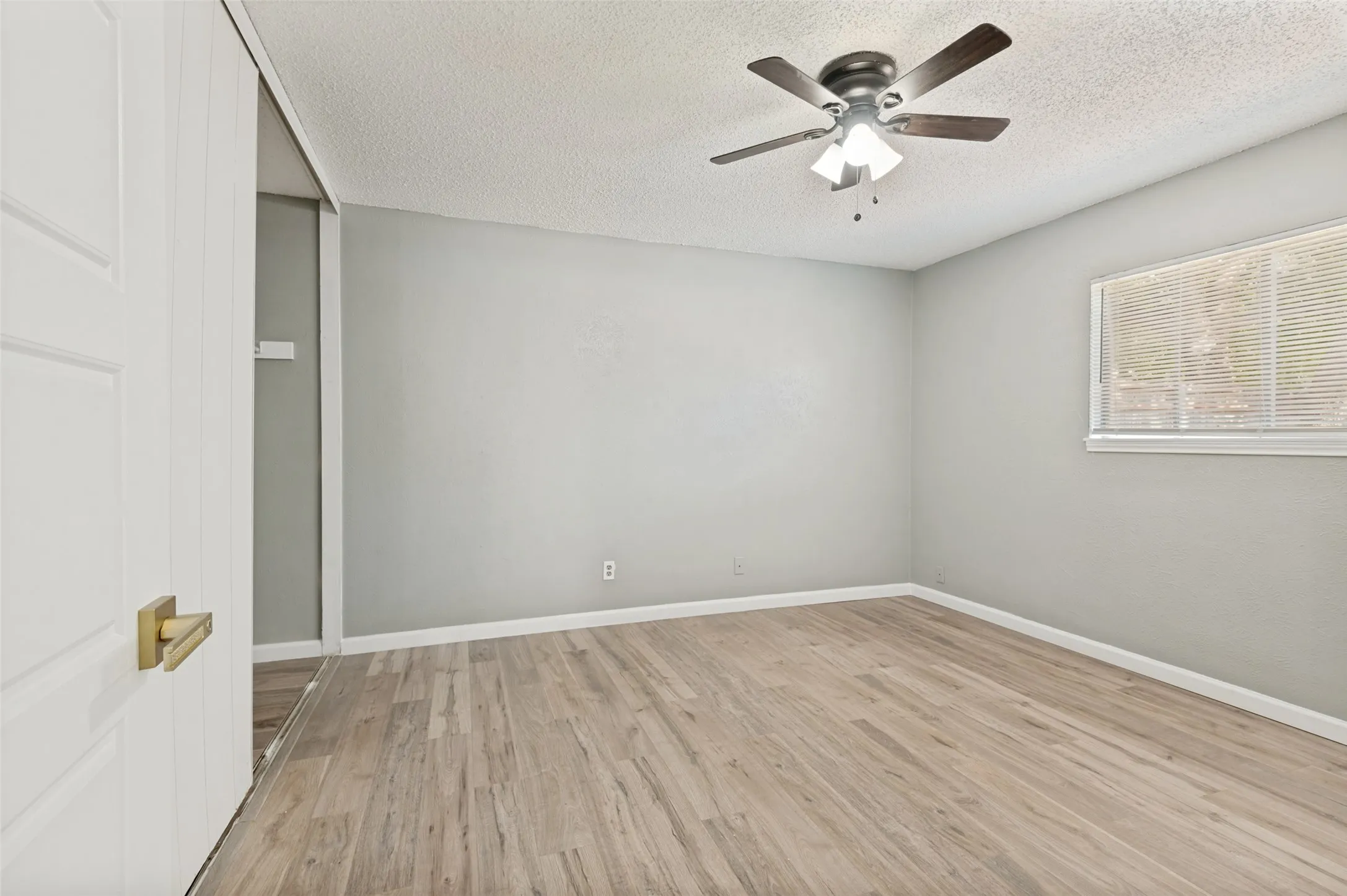 Townhouse For Sale in Dallas County , 2640 Santiago Circle, Grand Prairie, Texas 75052, 3 Bedroom, 2 Bathroom, Garage spaces, 1,210 Sqft, built in 1973, mls#21341692, Real Estate Agent in Grand Prairie, Homes For Sale in Dallas county, Homes For Sale in Grand Prairie, Realtor in Grand Prairie Texas, Real Estate Brokerage Independent Realty Texas, Luminita Cordes Realtor