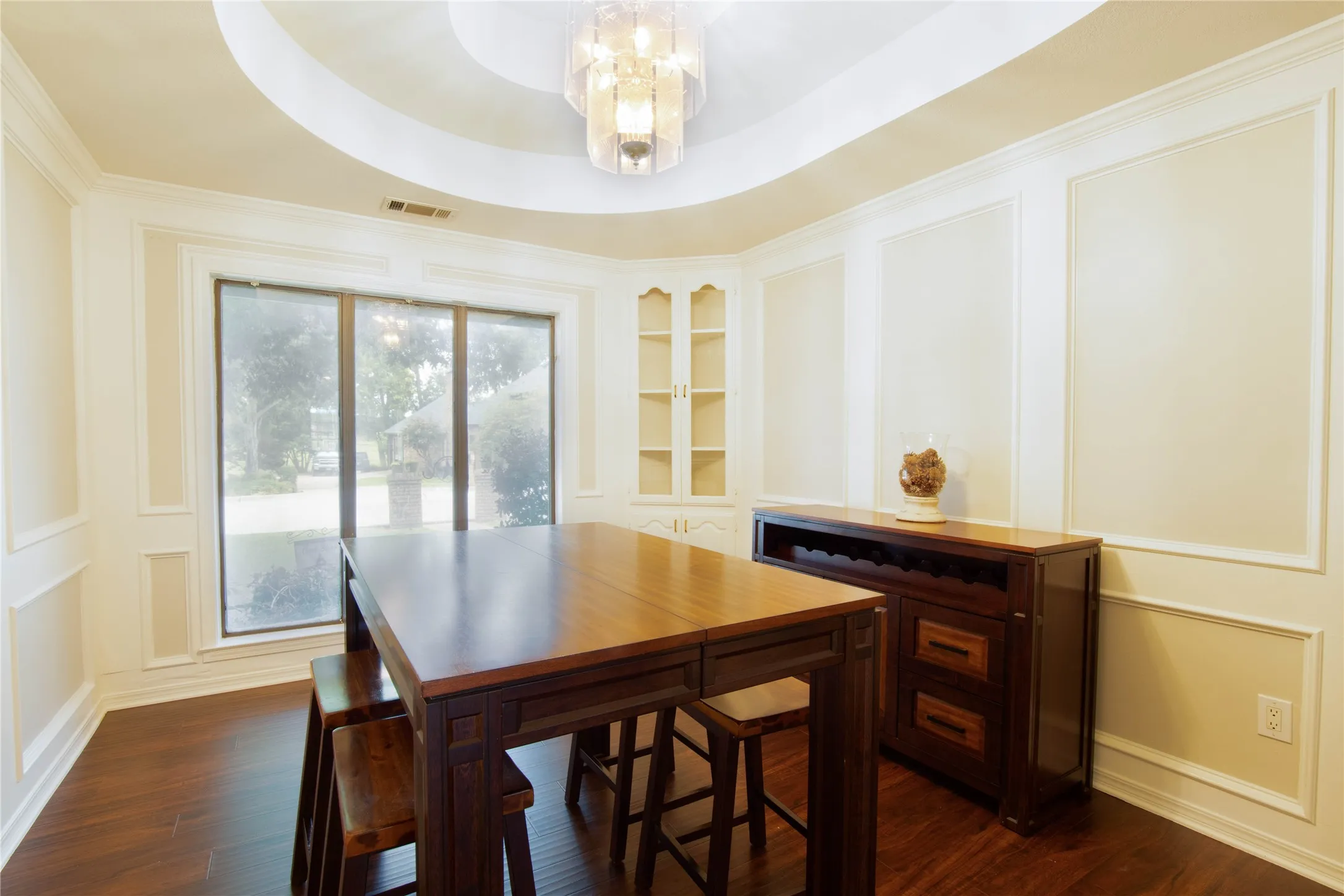 Single Family Residence For Sale in Dallas County , 3641 Green Hollow Drive, Grand Prairie, Texas 75052, 3 Bedroom, 3 Bathroom, 2 Garage spaces, 2,417 Sqft, built in 1986, mls#21346476, Real Estate Agent in Grand Prairie, Homes For Sale in Dallas county, Homes For Sale in Grand Prairie, Realtor in Grand Prairie Texas, Real Estate Brokerage Independent Realty Texas, Luminita Cordes Realtor