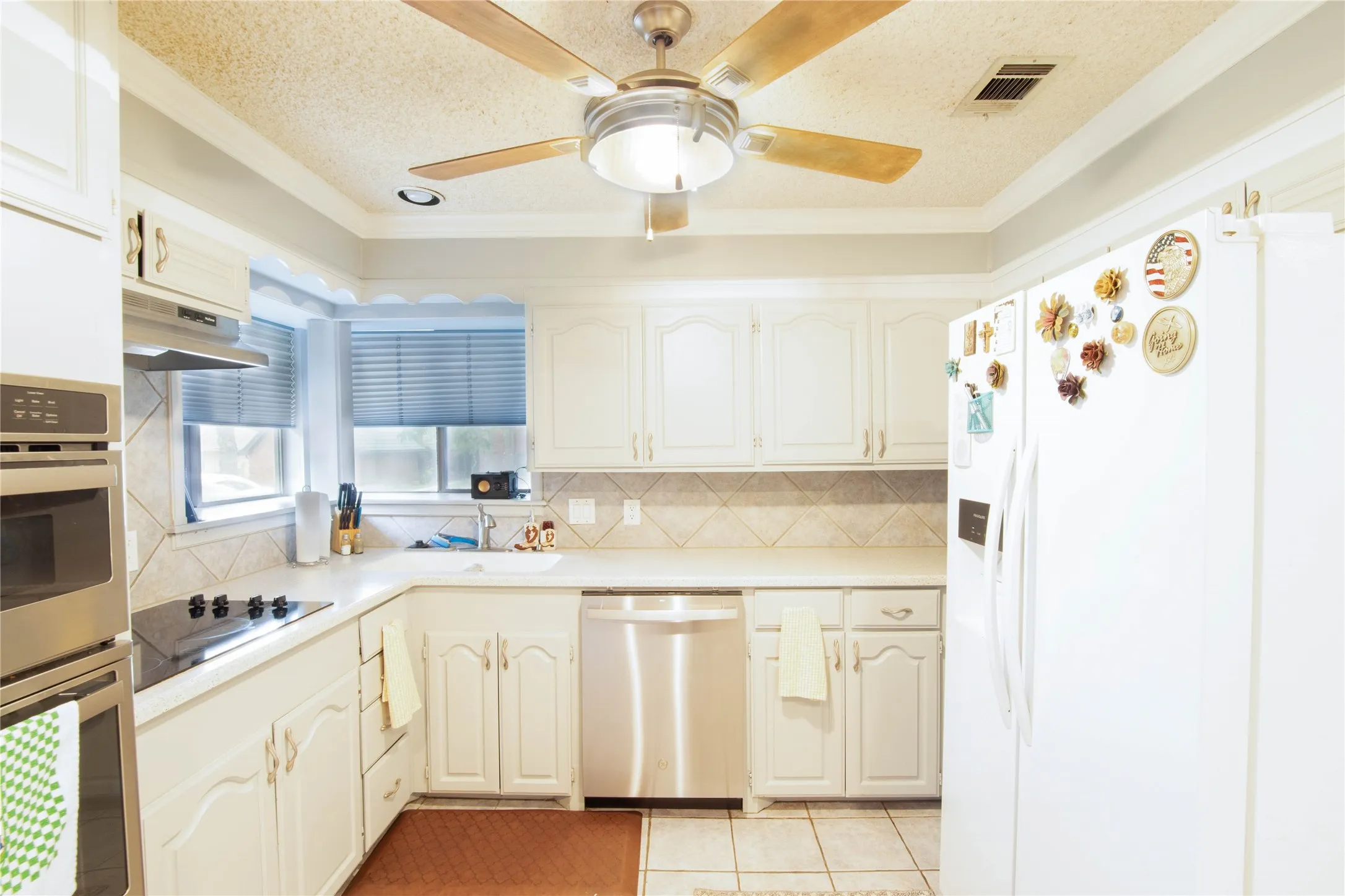Single Family Residence For Sale in Dallas County , 3641 Green Hollow Drive, Grand Prairie, Texas 75052, 3 Bedroom, 3 Bathroom, 2 Garage spaces, 2,417 Sqft, built in 1986, mls#21346476, Real Estate Agent in Grand Prairie, Homes For Sale in Dallas county, Homes For Sale in Grand Prairie, Realtor in Grand Prairie Texas, Real Estate Brokerage Independent Realty Texas, Luminita Cordes Realtor