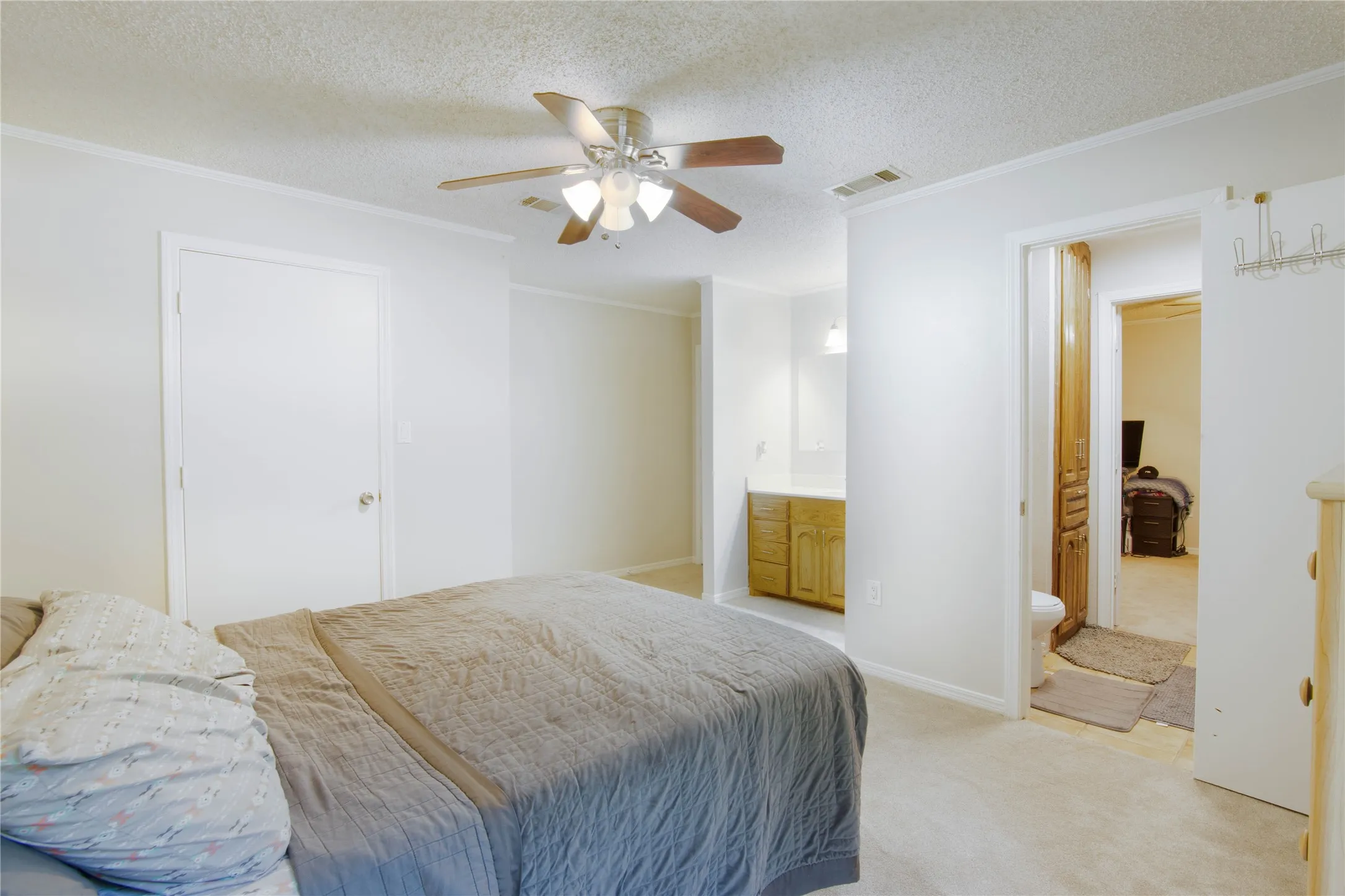 Single Family Residence For Sale in Dallas County , 3641 Green Hollow Drive, Grand Prairie, Texas 75052, 3 Bedroom, 3 Bathroom, 2 Garage spaces, 2,417 Sqft, built in 1986, mls#21346476, Real Estate Agent in Grand Prairie, Homes For Sale in Dallas county, Homes For Sale in Grand Prairie, Realtor in Grand Prairie Texas, Real Estate Brokerage Independent Realty Texas, Luminita Cordes Realtor