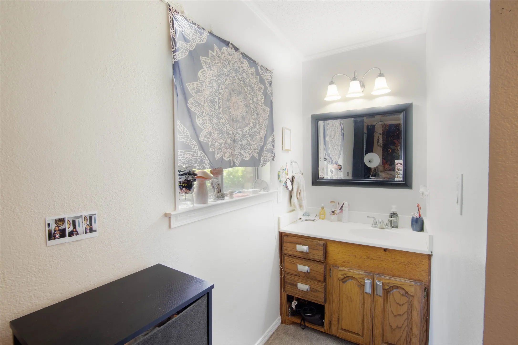 SINK IN THE BEDROOMS