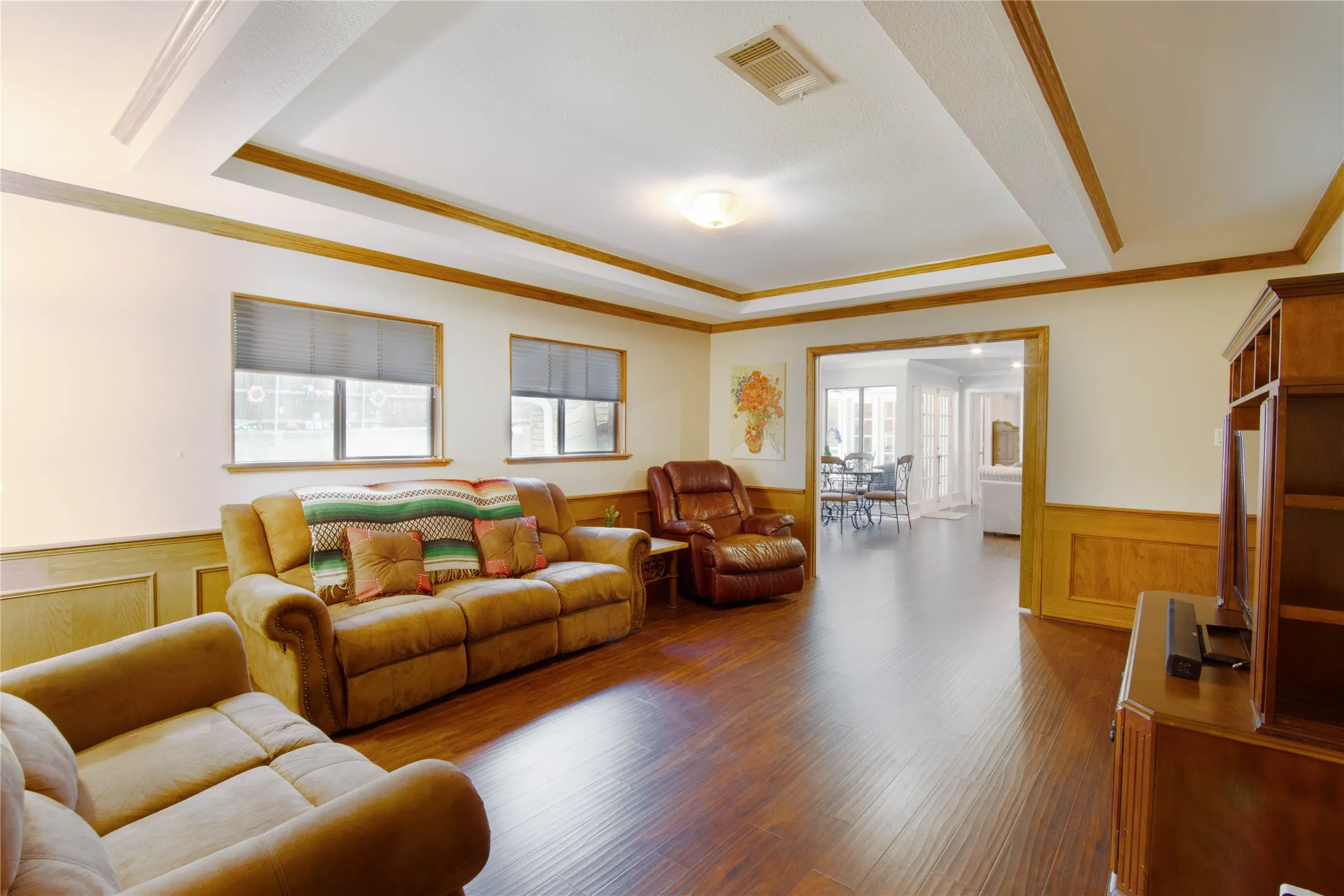 Single Family Residence For Sale in Dallas County , 3641 Green Hollow Drive, Grand Prairie, Texas 75052, 3 Bedroom, 3 Bathroom, 2 Garage spaces, 2,417 Sqft, built in 1986, mls#21346476, Real Estate Agent in Grand Prairie, Homes For Sale in Dallas county, Homes For Sale in Grand Prairie, Realtor in Grand Prairie Texas, Real Estate Brokerage Independent Realty Texas, Luminita Cordes Realtor