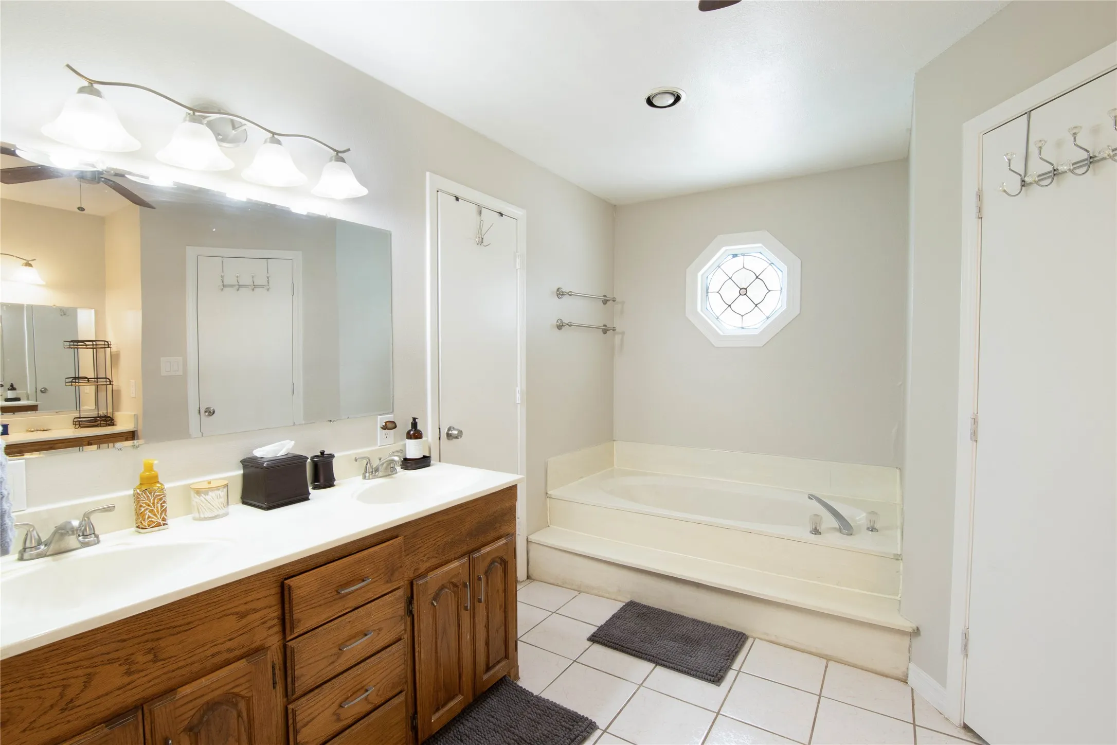 Single Family Residence For Sale in Dallas County , 3641 Green Hollow Drive, Grand Prairie, Texas 75052, 3 Bedroom, 3 Bathroom, 2 Garage spaces, 2,417 Sqft, built in 1986, mls#21346476, Real Estate Agent in Grand Prairie, Homes For Sale in Dallas county, Homes For Sale in Grand Prairie, Realtor in Grand Prairie Texas, Real Estate Brokerage Independent Realty Texas, Luminita Cordes Realtor