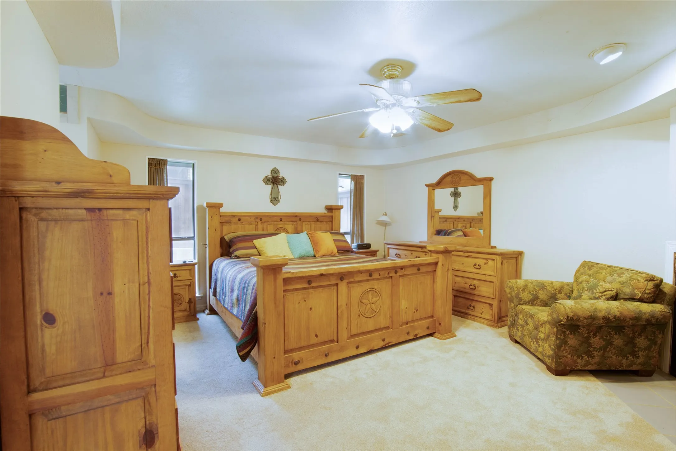 LOOK ALL THIS FURNITURE IN THIS ROOM.