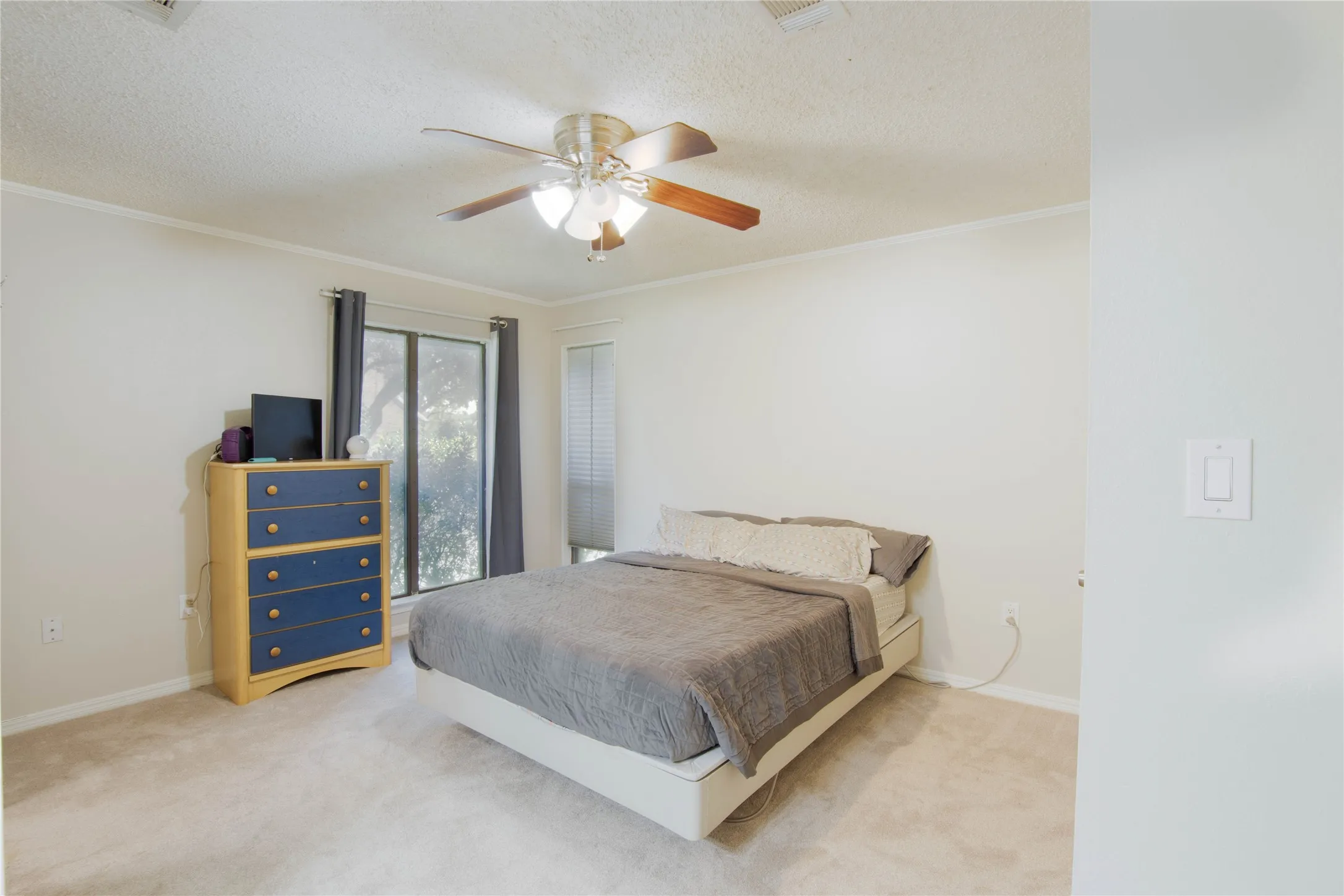 Single Family Residence For Sale in Dallas County , 3641 Green Hollow Drive, Grand Prairie, Texas 75052, 3 Bedroom, 3 Bathroom, 2 Garage spaces, 2,417 Sqft, built in 1986, mls#21346476, Real Estate Agent in Grand Prairie, Homes For Sale in Dallas county, Homes For Sale in Grand Prairie, Realtor in Grand Prairie Texas, Real Estate Brokerage Independent Realty Texas, Luminita Cordes Realtor