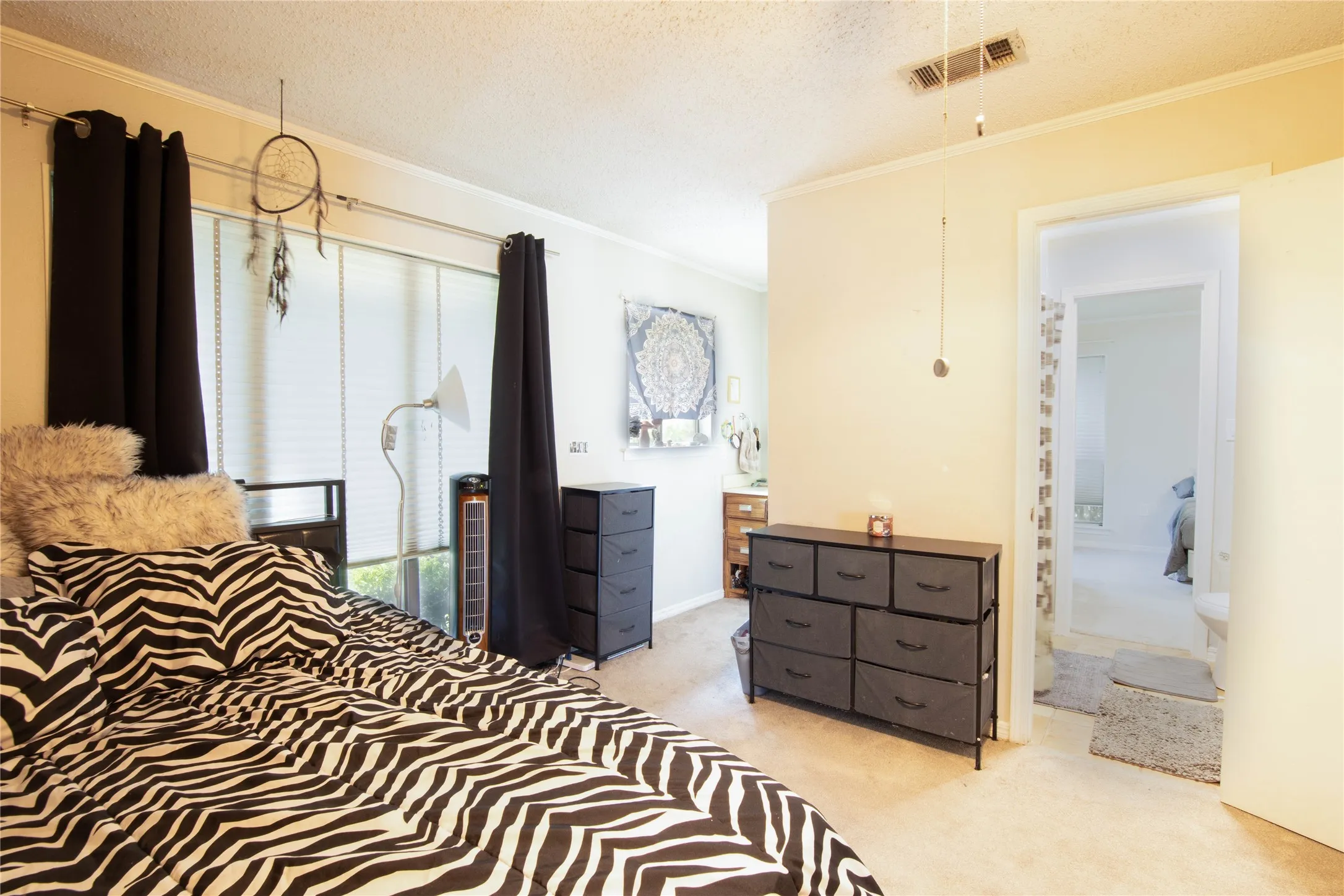 Single Family Residence For Sale in Dallas County , 3641 Green Hollow Drive, Grand Prairie, Texas 75052, 3 Bedroom, 3 Bathroom, 2 Garage spaces, 2,417 Sqft, built in 1986, mls#21346476, Real Estate Agent in Grand Prairie, Homes For Sale in Dallas county, Homes For Sale in Grand Prairie, Realtor in Grand Prairie Texas, Real Estate Brokerage Independent Realty Texas, Luminita Cordes Realtor
