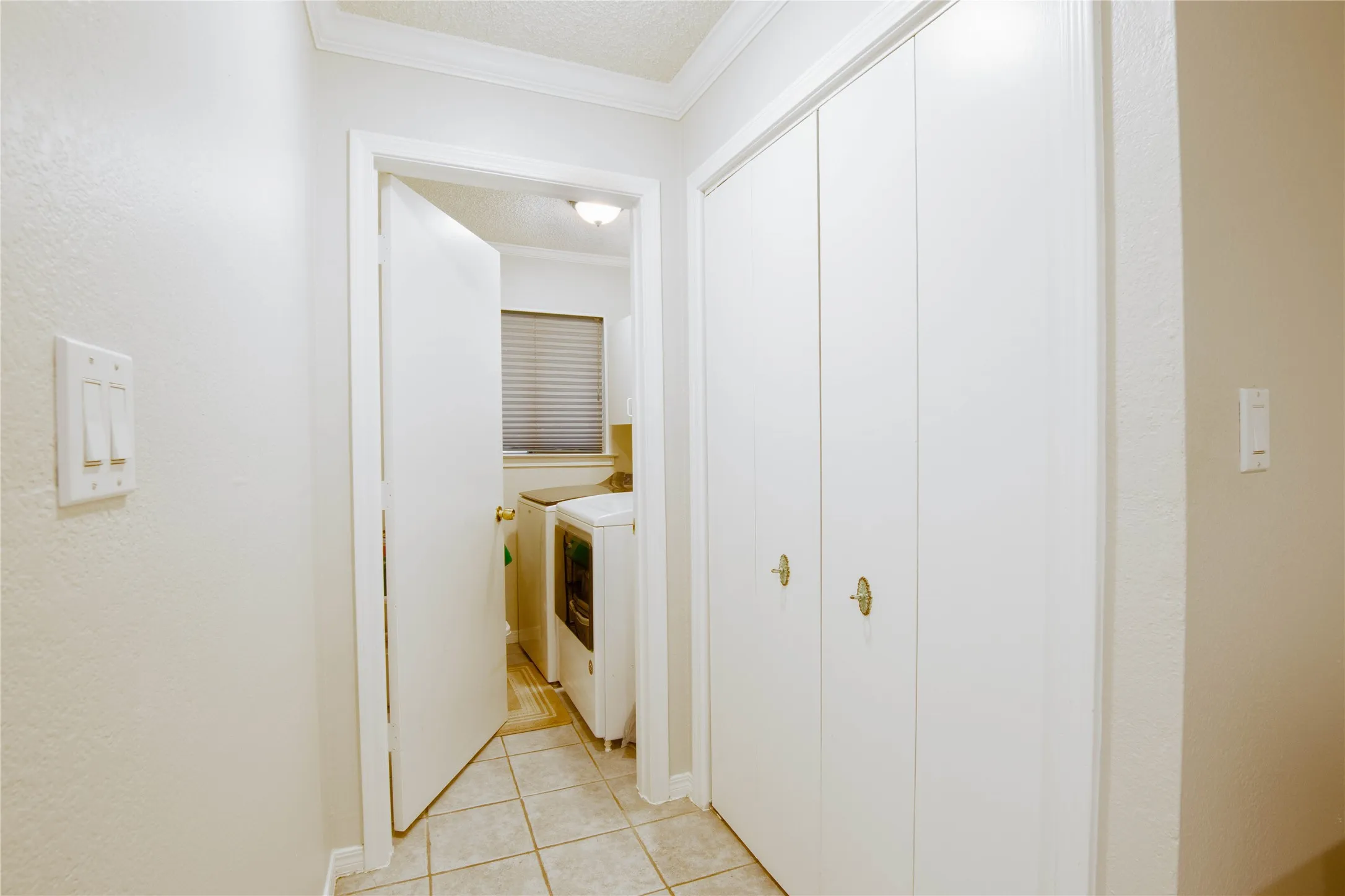 Single Family Residence For Sale in Dallas County , 3641 Green Hollow Drive, Grand Prairie, Texas 75052, 3 Bedroom, 3 Bathroom, 2 Garage spaces, 2,417 Sqft, built in 1986, mls#21346476, Real Estate Agent in Grand Prairie, Homes For Sale in Dallas county, Homes For Sale in Grand Prairie, Realtor in Grand Prairie Texas, Real Estate Brokerage Independent Realty Texas, Luminita Cordes Realtor