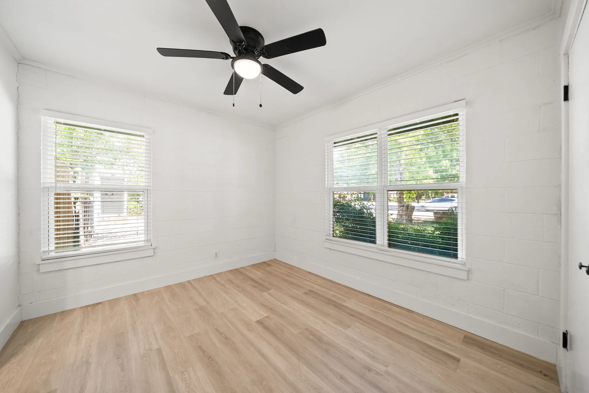 Single Family Residence For Sale in Denton County , 702 Crescent Street, Denton, Texas 76201, 3 Bedroom, 2 Bathroom, Garage spaces, 1,077 Sqft, built in 1949, mls#21324291, Real Estate Agent in Denton, Homes For Sale in Denton county, Homes For Sale in Denton, Realtor in Denton Texas, Real Estate Brokerage Independent Realty Texas, Luminita Cordes Realtor
