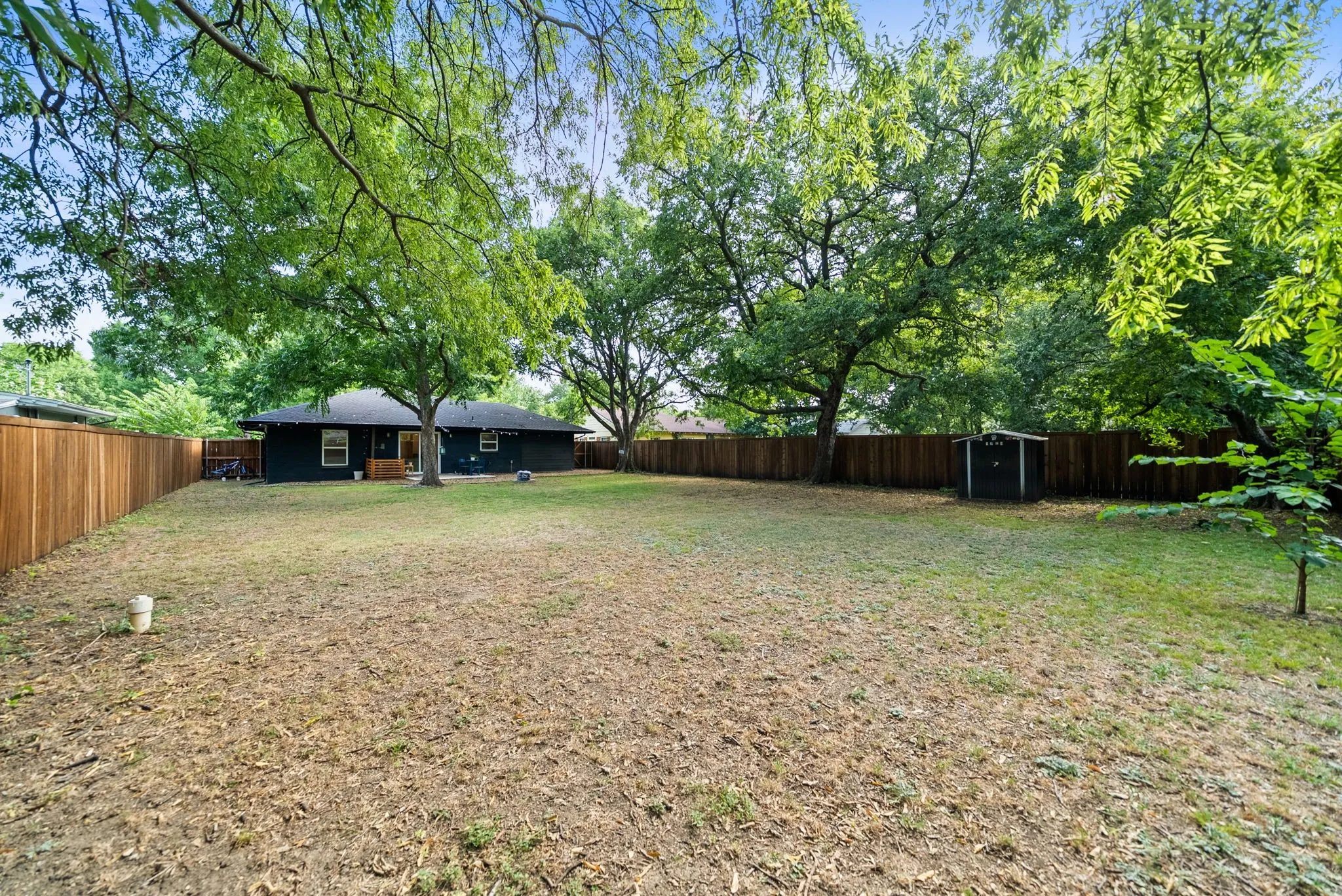 Single Family Residence For Sale in Denton County , 702 Crescent Street, Denton, Texas 76201, 3 Bedroom, 2 Bathroom, Garage spaces, 1,077 Sqft, built in 1949, mls#21324291, Real Estate Agent in Denton, Homes For Sale in Denton county, Homes For Sale in Denton, Realtor in Denton Texas, Real Estate Brokerage Independent Realty Texas, Luminita Cordes Realtor