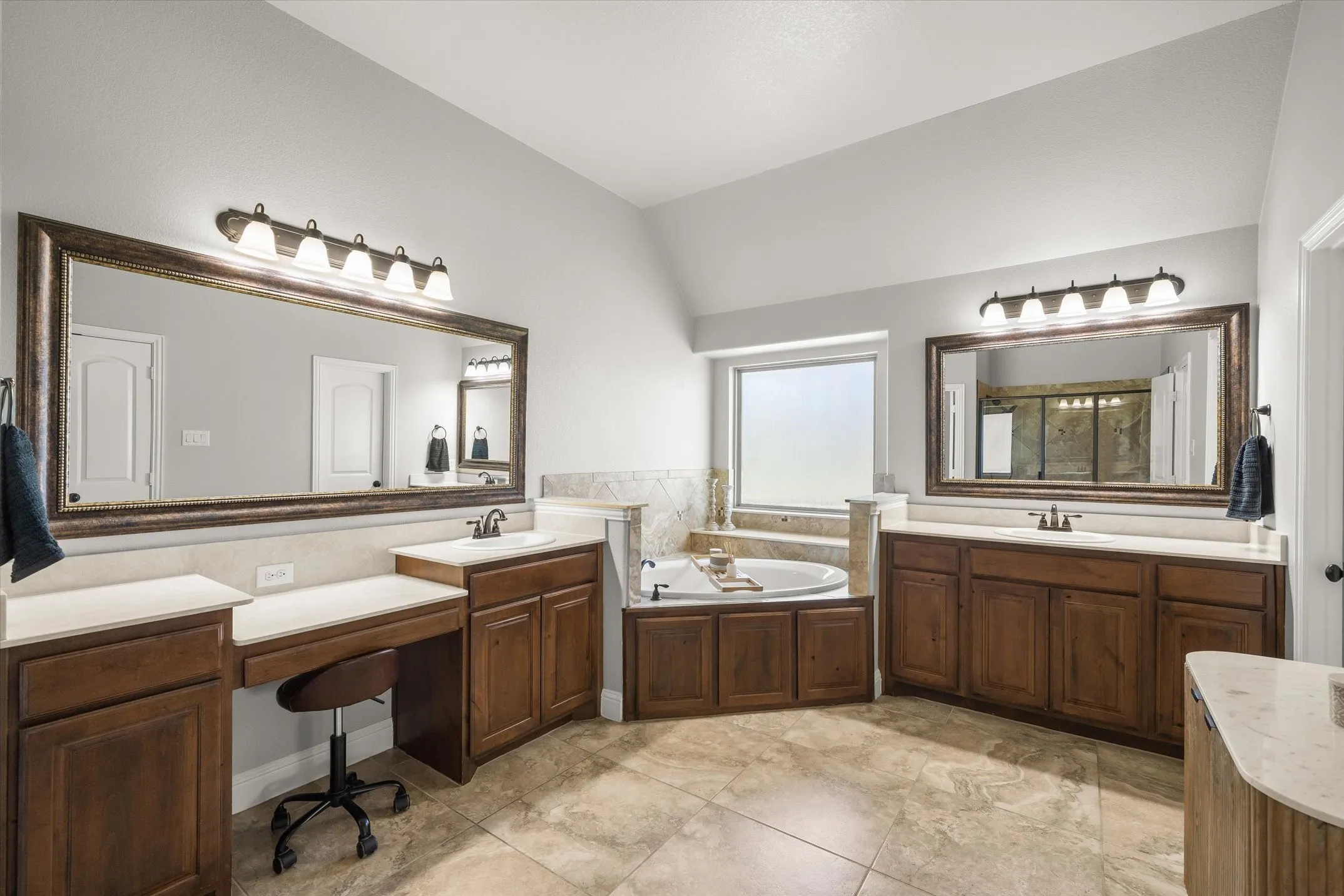 Dual vanities in the primary bathroom at 413 Cattle Barron Drive, Rockwall, Tx, Rockwall County, Chisholm Crossing