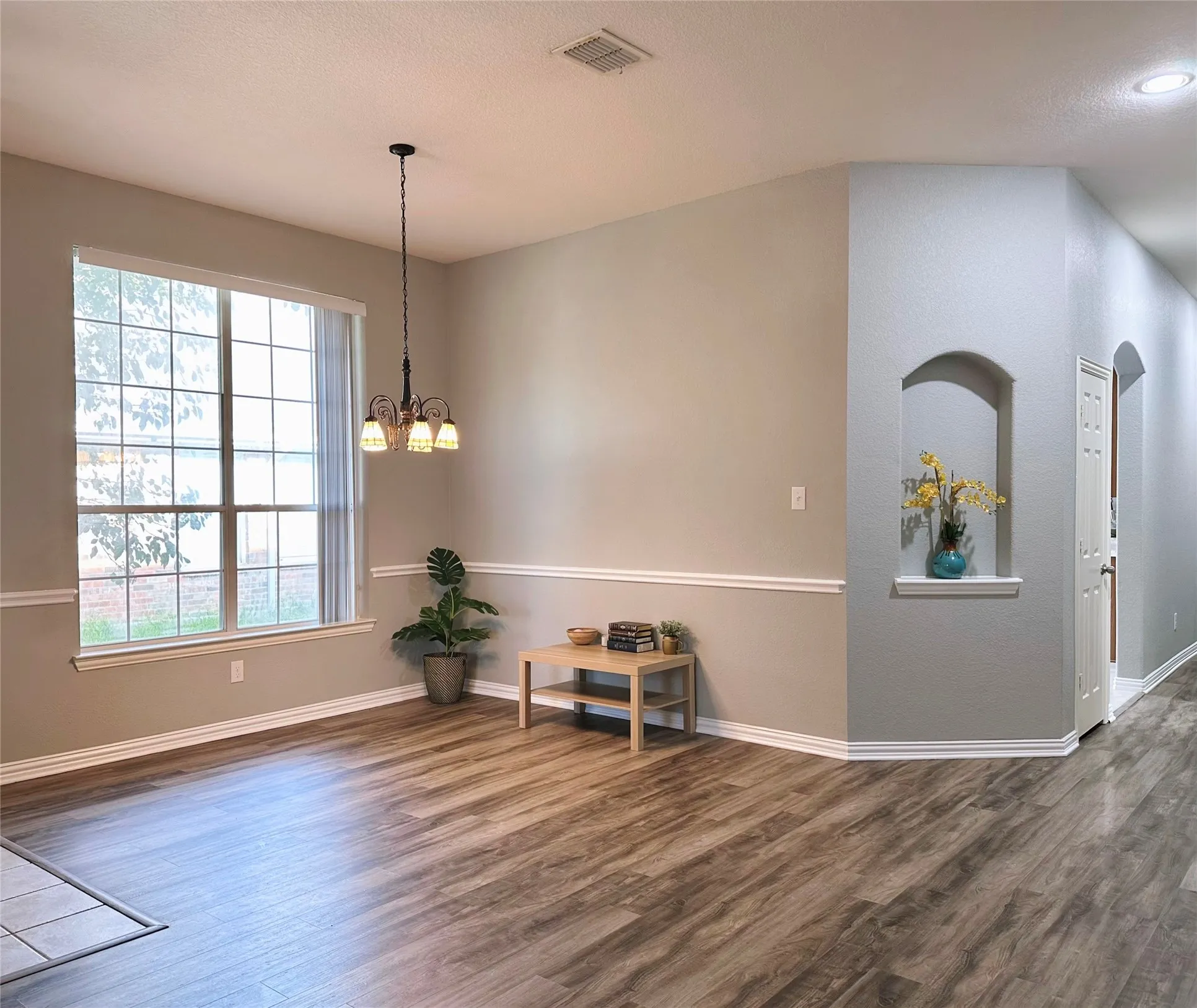 Single Family Residence For Sale in Dallas County , 1351 Clearwater Drive, Grand Prairie, Texas 75052, 4 Bedroom, 2 Bathroom, 2 Garage spaces, 2,131 Sqft, built in 2006, mls#21346481, Real Estate Agent in Grand Prairie, Homes For Sale in Dallas county, Homes For Sale in Grand Prairie, Realtor in Grand Prairie Texas, Real Estate Brokerage Independent Realty Texas, Luminita Cordes Realtor
