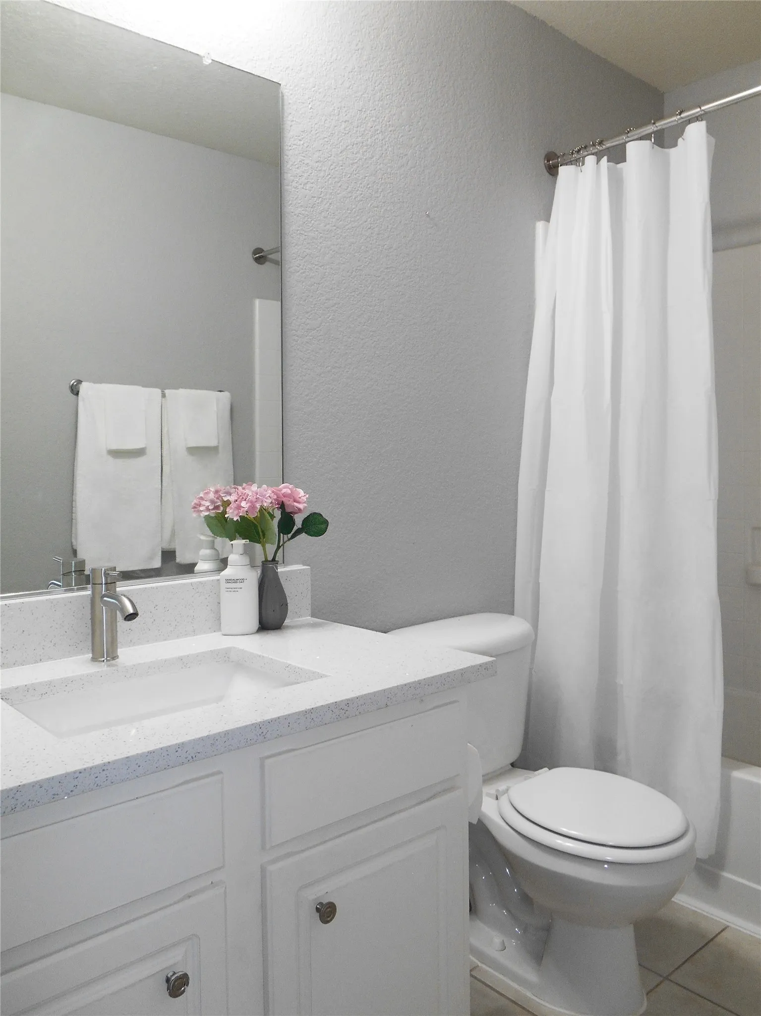 Single Family Residence For Sale in Dallas County , 1351 Clearwater Drive, Grand Prairie, Texas 75052, 4 Bedroom, 2 Bathroom, 2 Garage spaces, 2,131 Sqft, built in 2006, mls#21346481, Real Estate Agent in Grand Prairie, Homes For Sale in Dallas county, Homes For Sale in Grand Prairie, Realtor in Grand Prairie Texas, Real Estate Brokerage Independent Realty Texas, Luminita Cordes Realtor