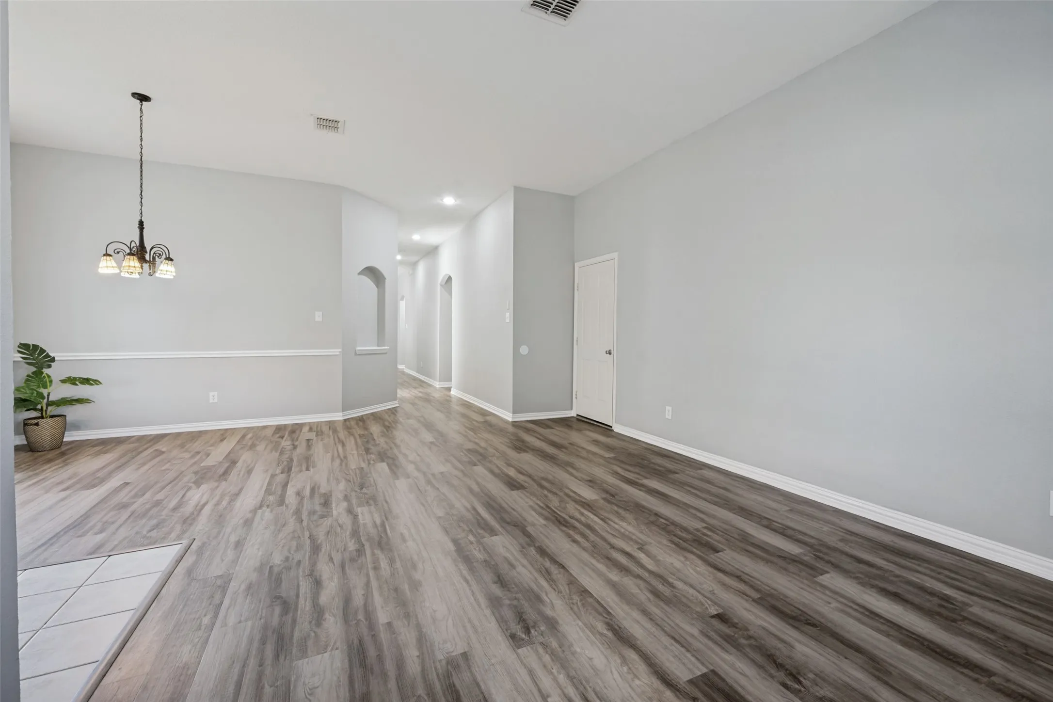 Single Family Residence For Sale in Dallas County , 1351 Clearwater Drive, Grand Prairie, Texas 75052, 4 Bedroom, 2 Bathroom, 2 Garage spaces, 2,131 Sqft, built in 2006, mls#21346481, Real Estate Agent in Grand Prairie, Homes For Sale in Dallas county, Homes For Sale in Grand Prairie, Realtor in Grand Prairie Texas, Real Estate Brokerage Independent Realty Texas, Luminita Cordes Realtor