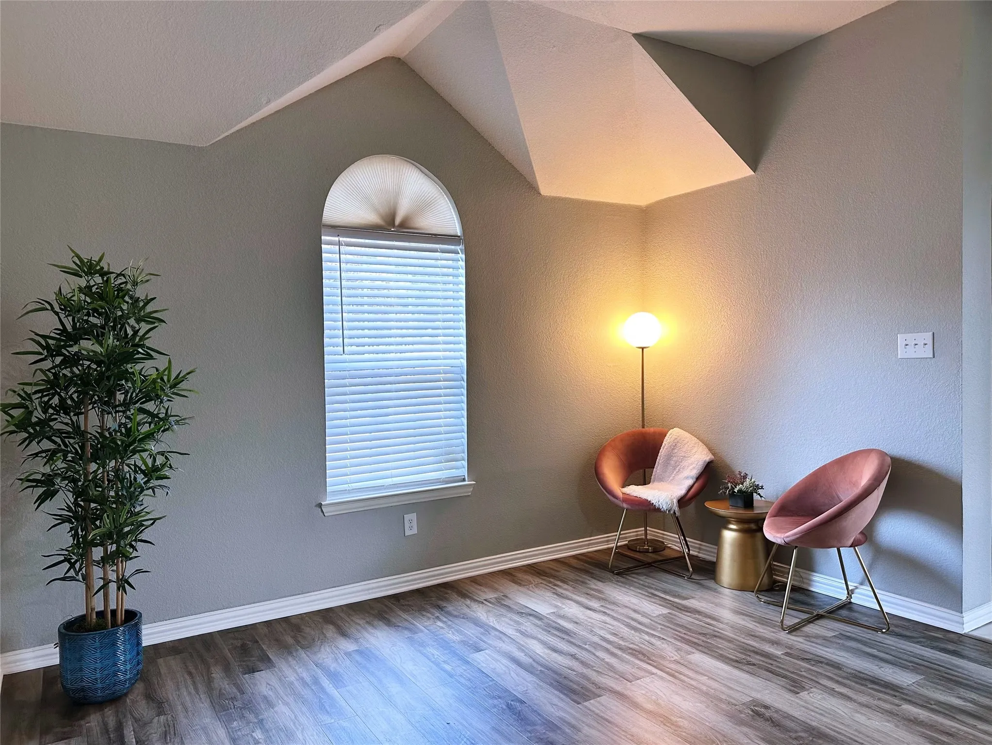 Single Family Residence For Sale in Dallas County , 1351 Clearwater Drive, Grand Prairie, Texas 75052, 4 Bedroom, 2 Bathroom, 2 Garage spaces, 2,131 Sqft, built in 2006, mls#21346481, Real Estate Agent in Grand Prairie, Homes For Sale in Dallas county, Homes For Sale in Grand Prairie, Realtor in Grand Prairie Texas, Real Estate Brokerage Independent Realty Texas, Luminita Cordes Realtor