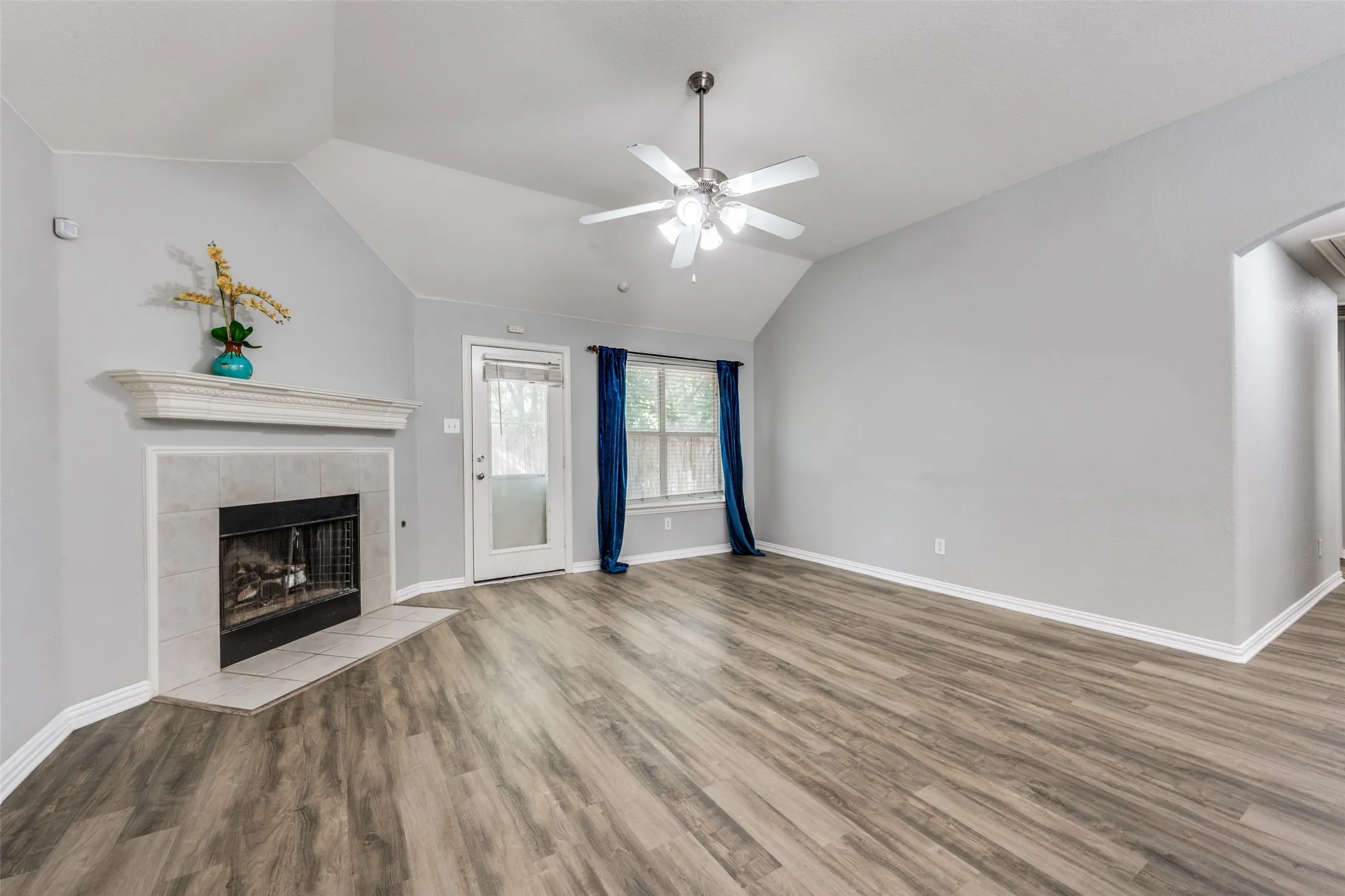 Single Family Residence For Sale in Dallas County , 1351 Clearwater Drive, Grand Prairie, Texas 75052, 4 Bedroom, 2 Bathroom, 2 Garage spaces, 2,131 Sqft, built in 2006, mls#21346481, Real Estate Agent in Grand Prairie, Homes For Sale in Dallas county, Homes For Sale in Grand Prairie, Realtor in Grand Prairie Texas, Real Estate Brokerage Independent Realty Texas, Luminita Cordes Realtor