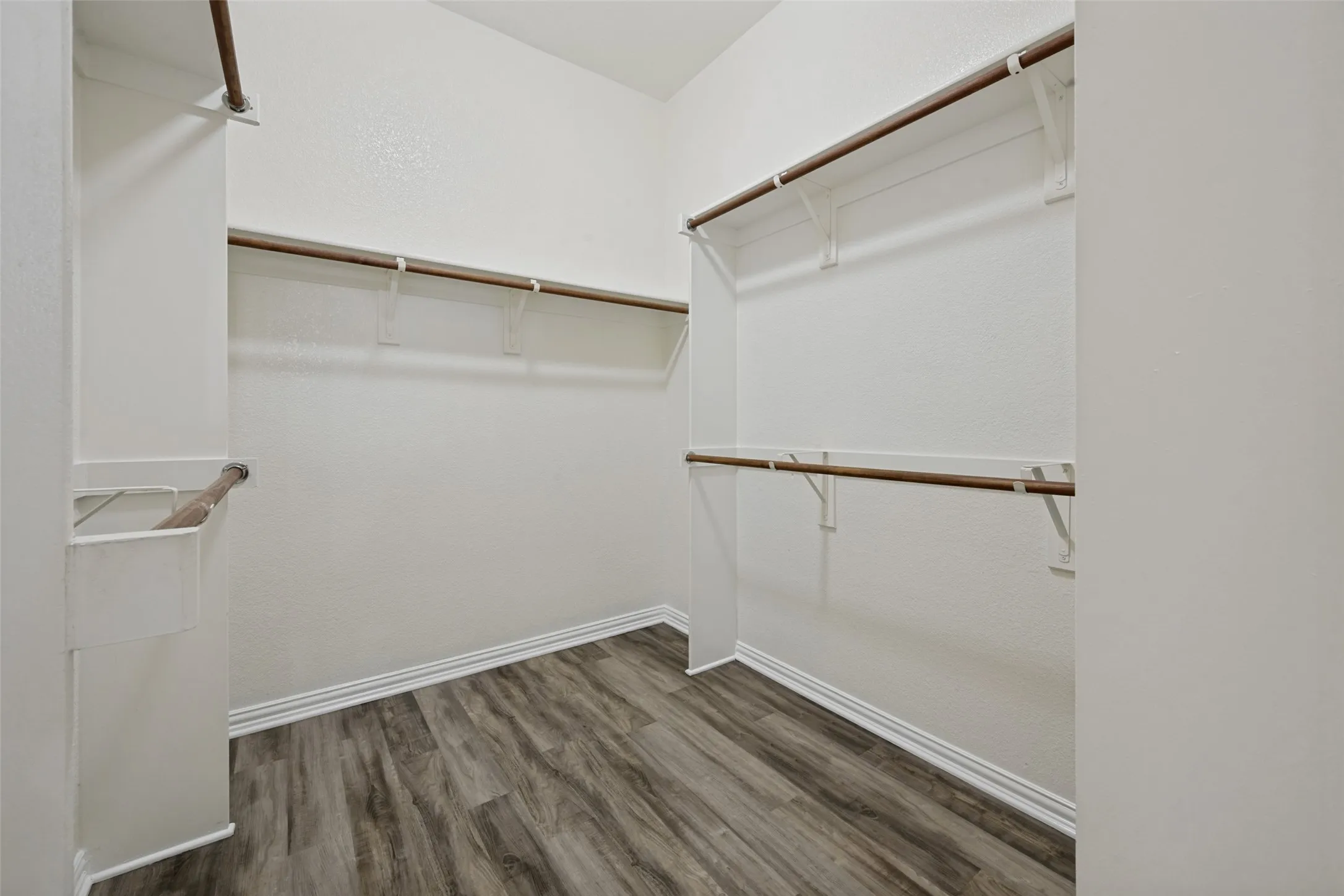 Single Family Residence For Sale in Dallas County , 1351 Clearwater Drive, Grand Prairie, Texas 75052, 4 Bedroom, 2 Bathroom, 2 Garage spaces, 2,131 Sqft, built in 2006, mls#21346481, Real Estate Agent in Grand Prairie, Homes For Sale in Dallas county, Homes For Sale in Grand Prairie, Realtor in Grand Prairie Texas, Real Estate Brokerage Independent Realty Texas, Luminita Cordes Realtor