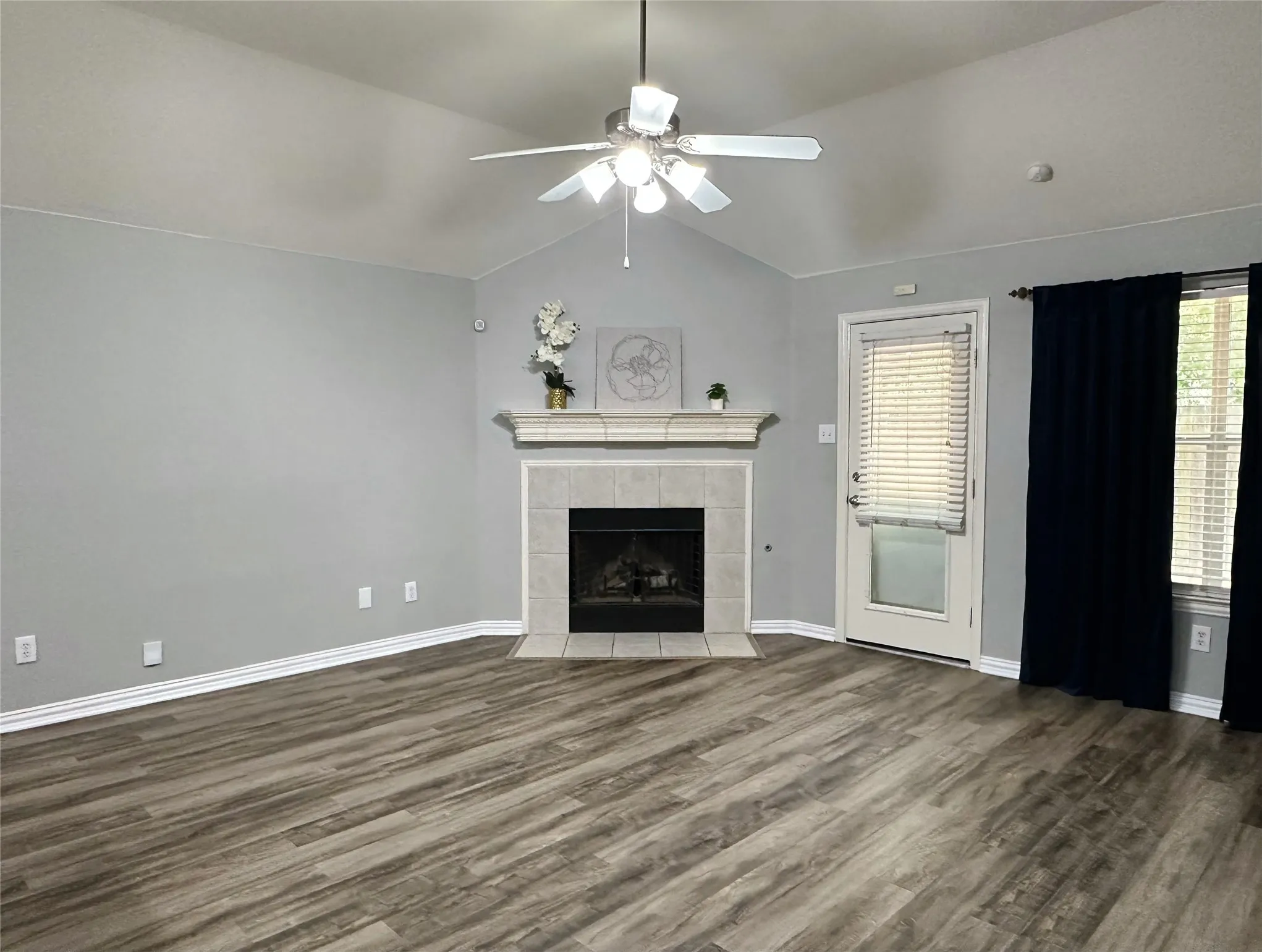 Single Family Residence For Sale in Dallas County , 1351 Clearwater Drive, Grand Prairie, Texas 75052, 4 Bedroom, 2 Bathroom, 2 Garage spaces, 2,131 Sqft, built in 2006, mls#21346481, Real Estate Agent in Grand Prairie, Homes For Sale in Dallas county, Homes For Sale in Grand Prairie, Realtor in Grand Prairie Texas, Real Estate Brokerage Independent Realty Texas, Luminita Cordes Realtor