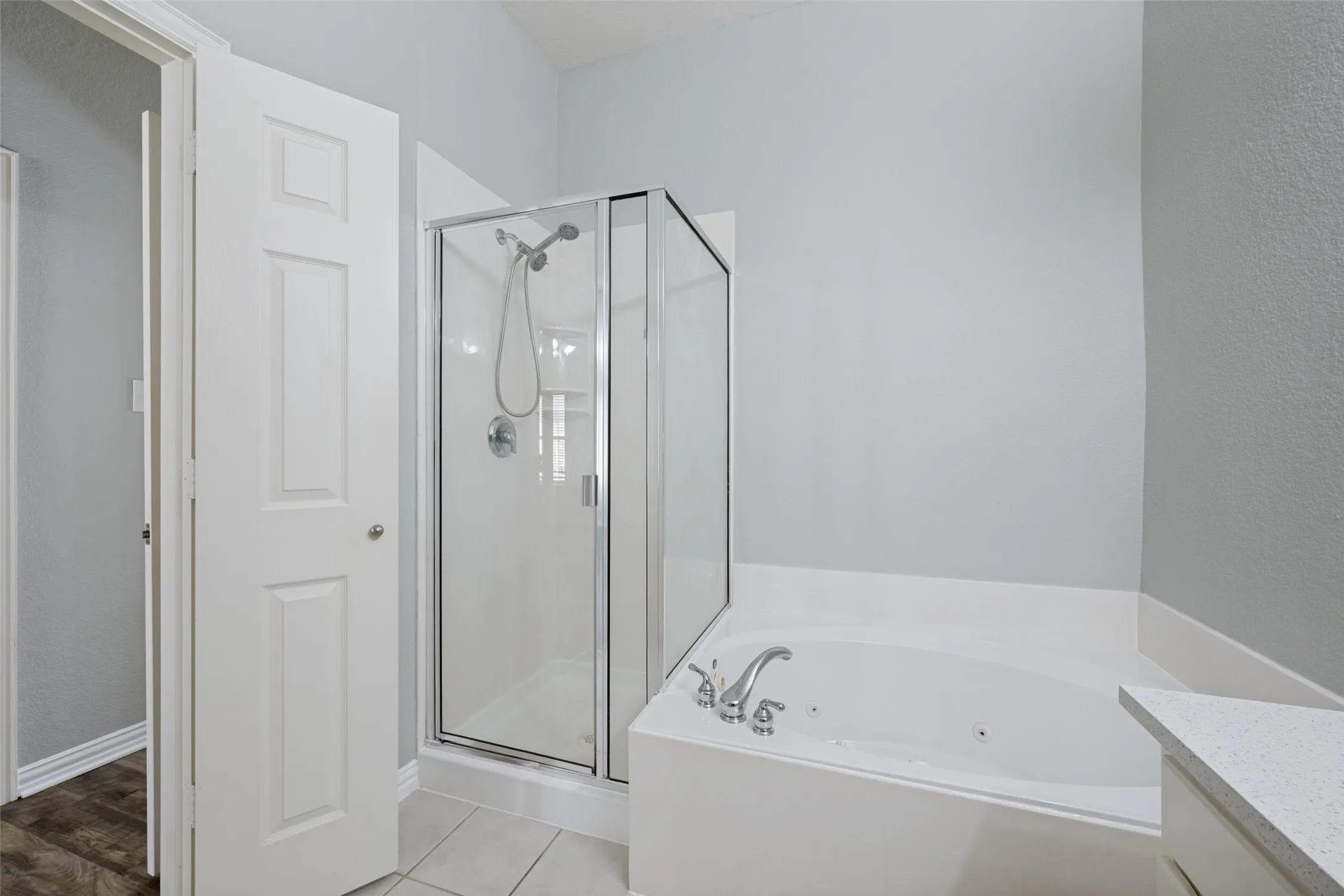 Single Family Residence For Sale in Dallas County , 1351 Clearwater Drive, Grand Prairie, Texas 75052, 4 Bedroom, 2 Bathroom, 2 Garage spaces, 2,131 Sqft, built in 2006, mls#21346481, Real Estate Agent in Grand Prairie, Homes For Sale in Dallas county, Homes For Sale in Grand Prairie, Realtor in Grand Prairie Texas, Real Estate Brokerage Independent Realty Texas, Luminita Cordes Realtor