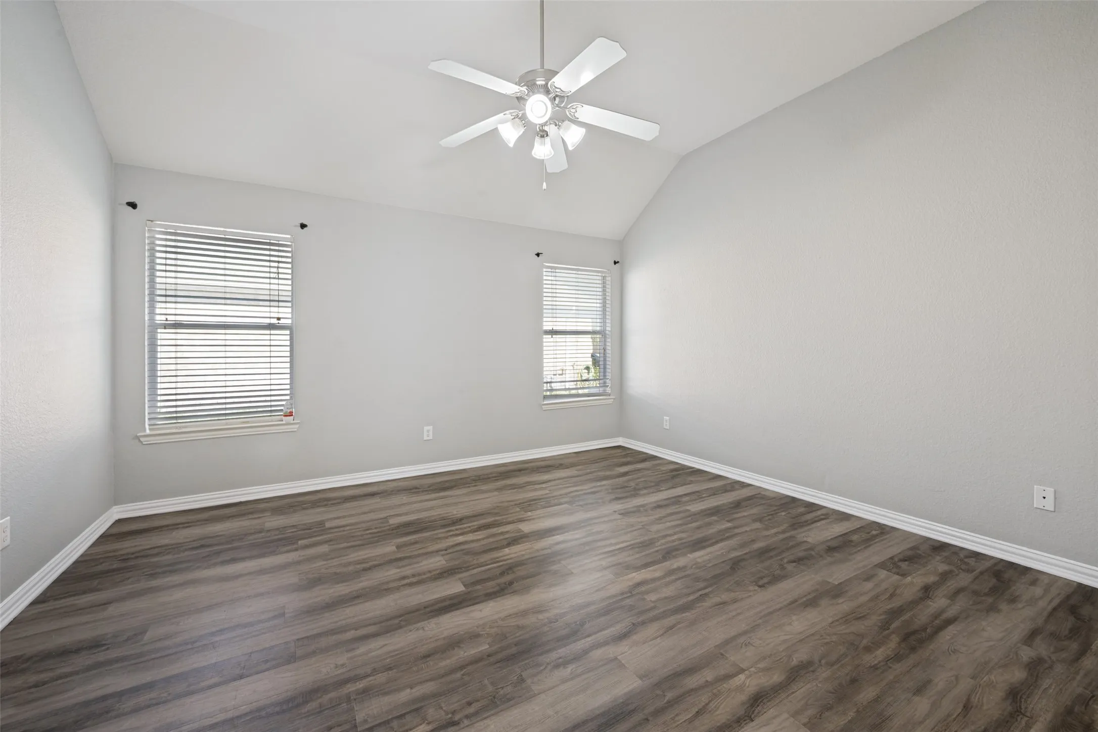Single Family Residence For Sale in Dallas County , 1351 Clearwater Drive, Grand Prairie, Texas 75052, 4 Bedroom, 2 Bathroom, 2 Garage spaces, 2,131 Sqft, built in 2006, mls#21346481, Real Estate Agent in Grand Prairie, Homes For Sale in Dallas county, Homes For Sale in Grand Prairie, Realtor in Grand Prairie Texas, Real Estate Brokerage Independent Realty Texas, Luminita Cordes Realtor