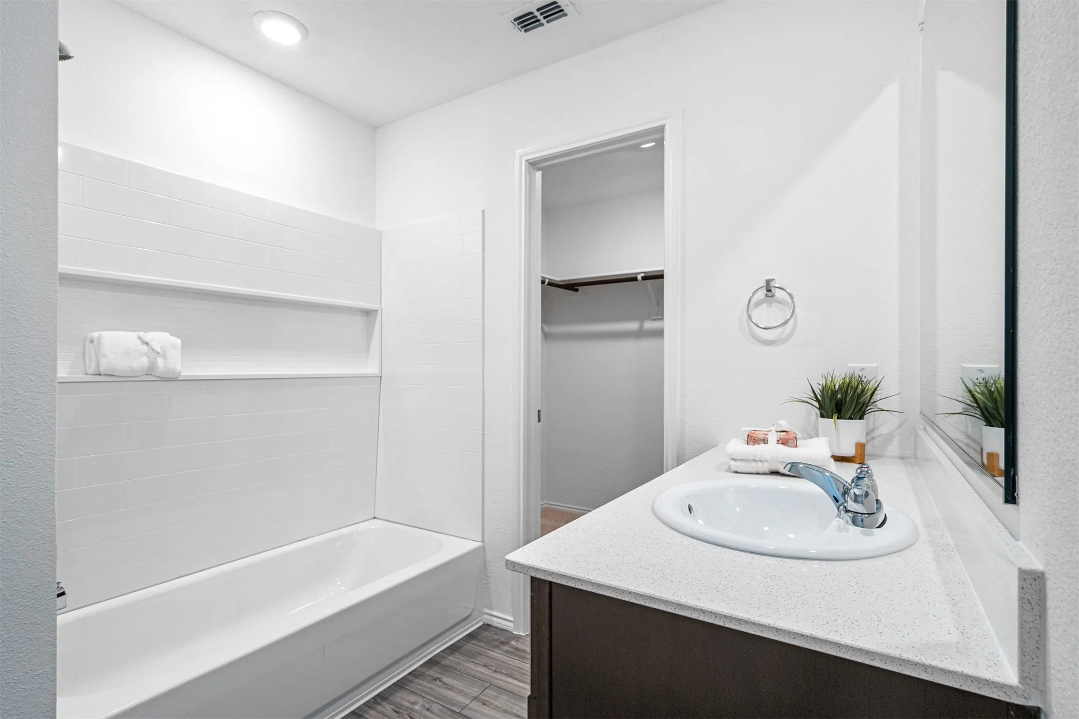 Single Family Residence For Rent in Denton County , 3124 Harper, Little Elm, Texas 75068, 3 Bedroom, 2 Bathroom, 2 Garage spaces, 1,461 Sqft, built in 2022, mls#21321561, Real Estate Agent in Little Elm, Homes For Rent in Denton county, Homes For Rent in Little Elm, Realtor in Little Elm Texas, Real Estate Brokerage Independent Realty Texas, Luminita Cordes Realtor