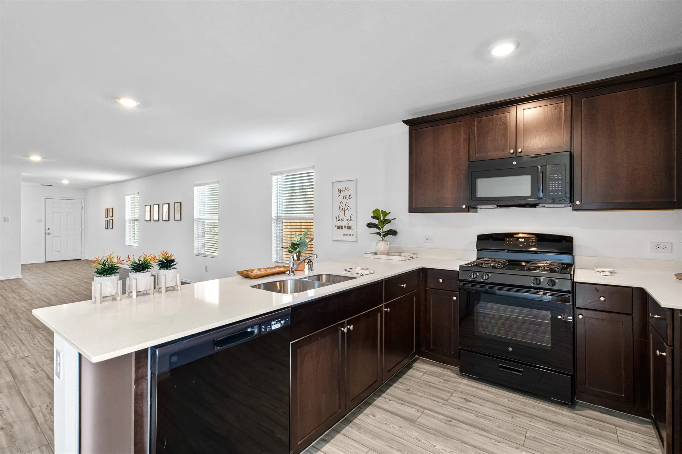 Single Family Residence For Rent in Denton County , 3124 Harper, Little Elm, Texas 75068, 3 Bedroom, 2 Bathroom, 2 Garage spaces, 1,461 Sqft, built in 2022, mls#21321561, Real Estate Agent in Little Elm, Homes For Rent in Denton county, Homes For Rent in Little Elm, Realtor in Little Elm Texas, Real Estate Brokerage Independent Realty Texas, Luminita Cordes Realtor