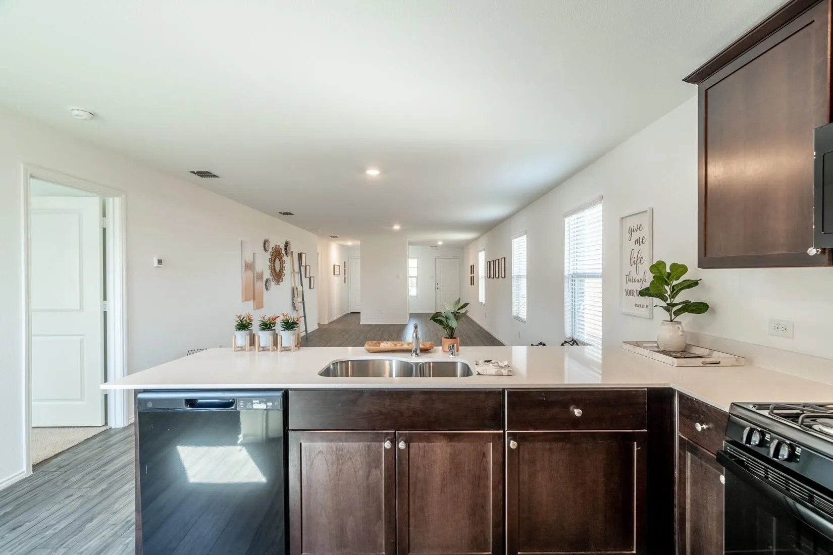 Single Family Residence For Rent in Denton County , 3124 Harper, Little Elm, Texas 75068, 3 Bedroom, 2 Bathroom, 2 Garage spaces, 1,461 Sqft, built in 2022, mls#21321561, Real Estate Agent in Little Elm, Homes For Rent in Denton county, Homes For Rent in Little Elm, Realtor in Little Elm Texas, Real Estate Brokerage Independent Realty Texas, Luminita Cordes Realtor