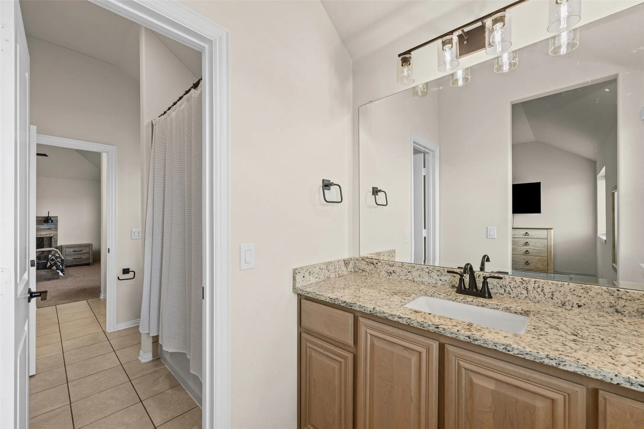 Jack and Jill bathroom for bedrooms 2 and 3