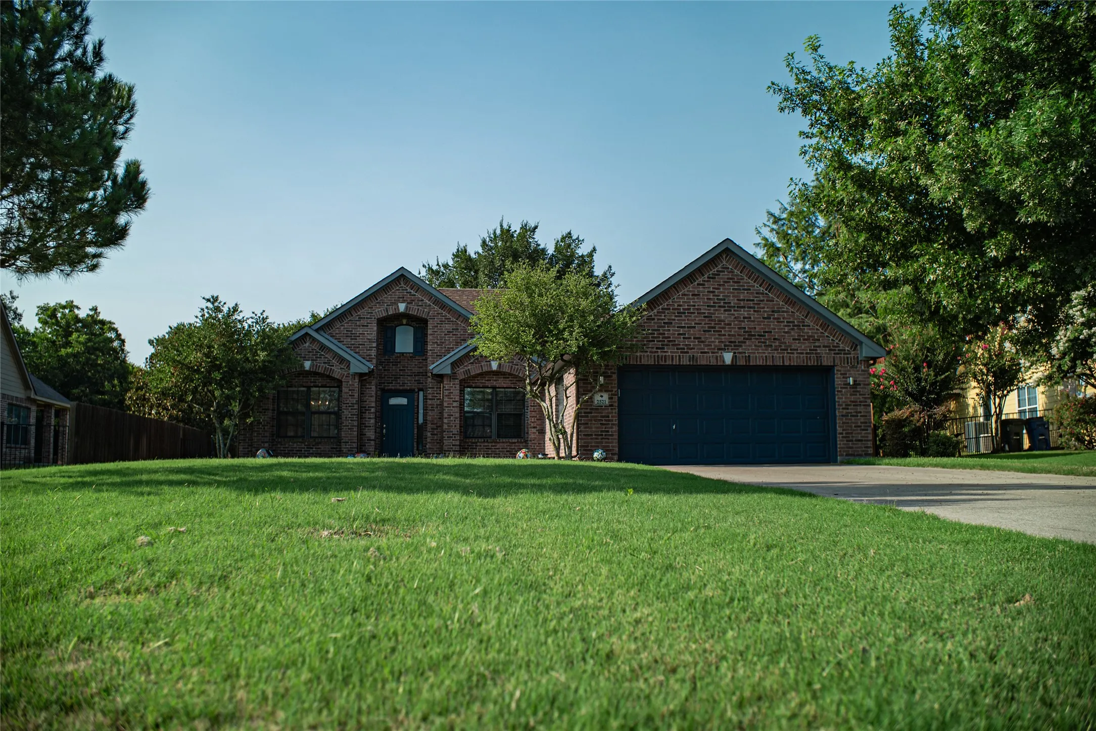 Single Family Residence For Sale in Johnson County , 2521 Glenn Ranch Drive, Burleson, Texas 76028, 3 Bedroom, 2 Bathroom, 2 Garage spaces, 2,045 Sqft, built in 2004, mls#21346489, Real Estate Agent in Burleson, Homes For Sale in Johnson county, Homes For Sale in Burleson, Realtor in Burleson Texas, Real Estate Brokerage Independent Realty Texas, Luminita Cordes Realtor